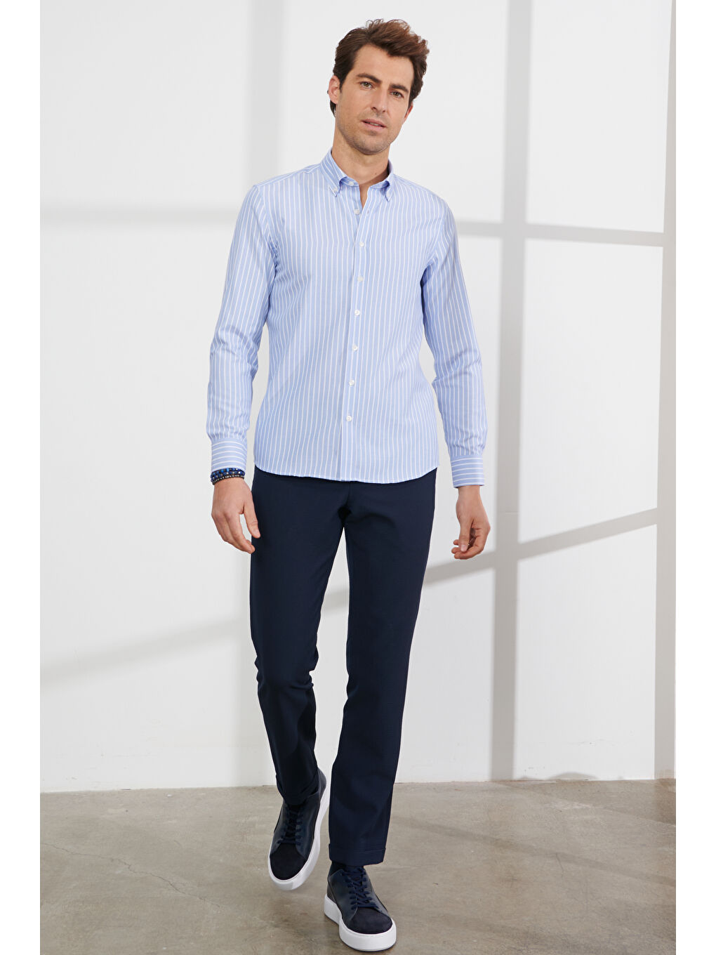 Erkek Mavi-Beyaz Tailored Slim Fit Dar Kesim Düğmeli Yaka Çizgili Oxford-1