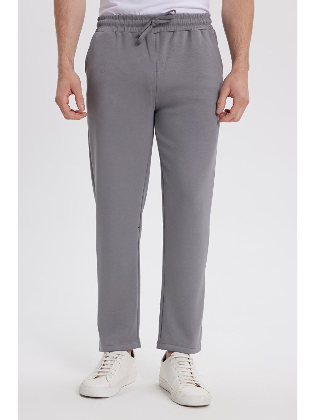 Gri Erkek Slim Fit Dar Kesim Beli Bağcıklı 3 Cepli Geniş Paça Açık Füme Eşofman Altı