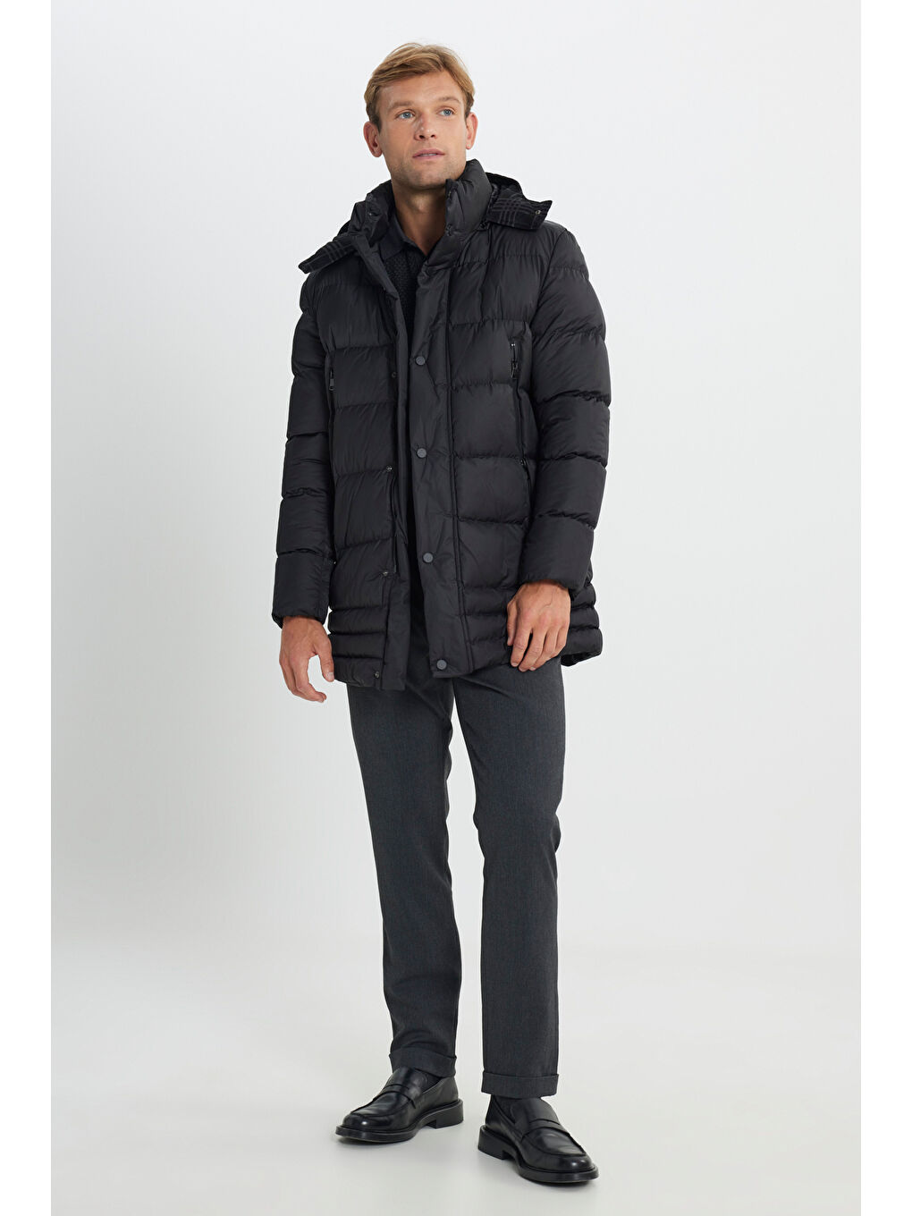 Erkek Siyah Standart Fit Normal Kesim Çıkma Kapüşonlu Dik Yaka Yan Cepli Kaban-1