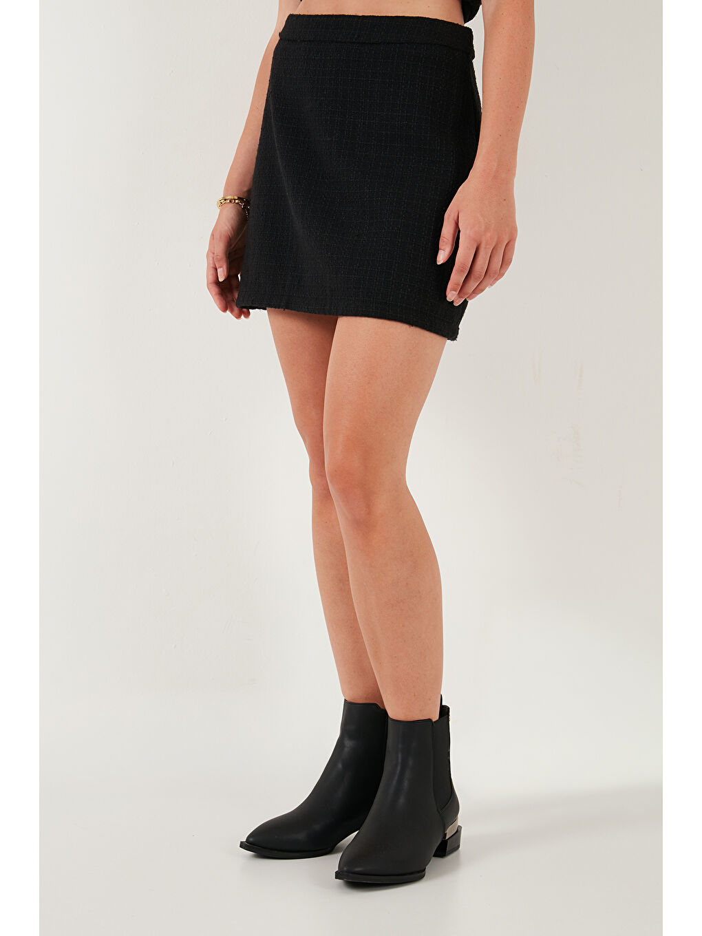 Siyah Pamuk ve Yün Karışımlı Slim Fit Mini Boy Tüvit Etek 611AU086-4