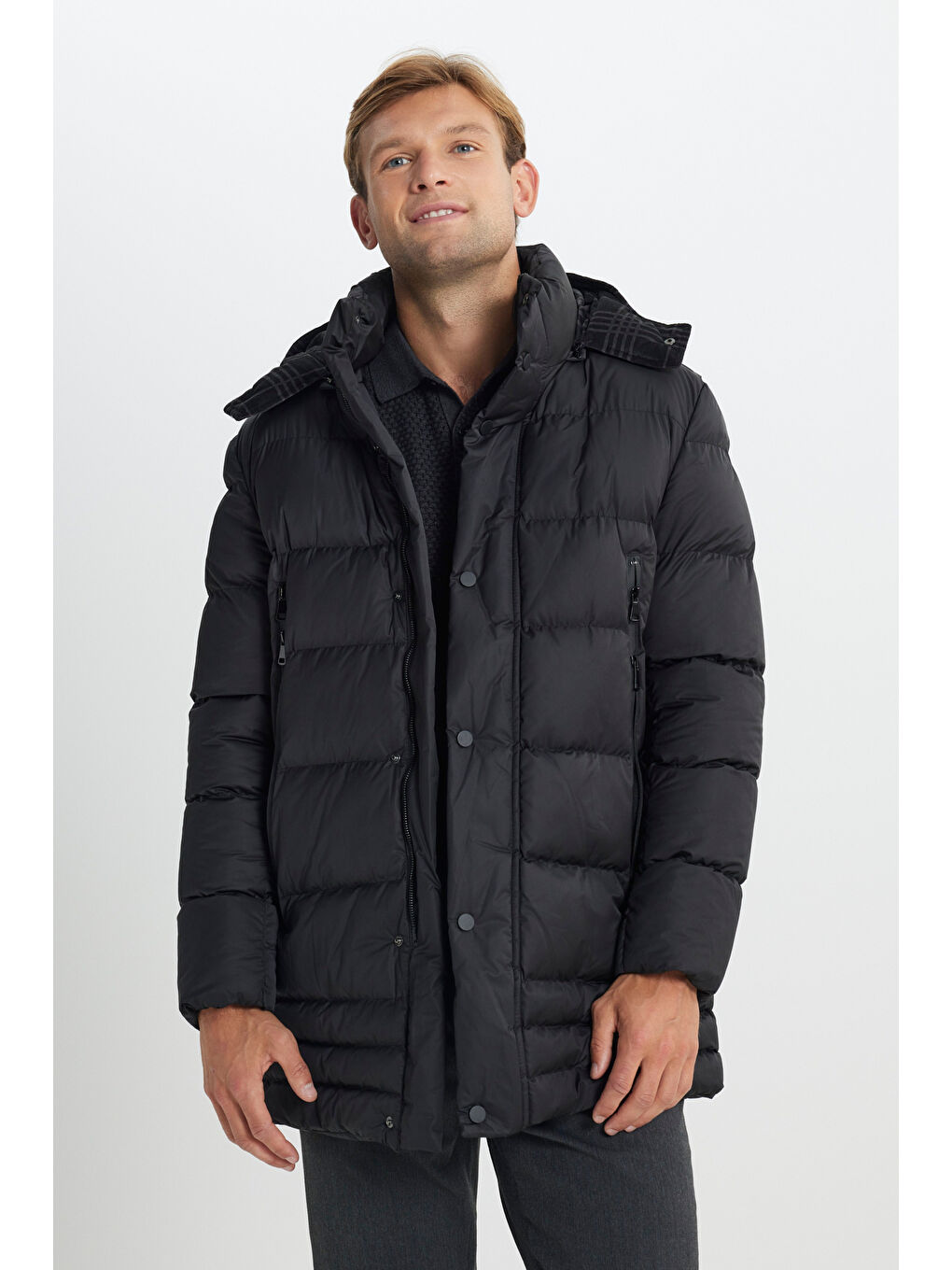 Erkek Siyah Standart Fit Normal Kesim Çıkma Kapüşonlu Dik Yaka Yan Cepli Kaban-2