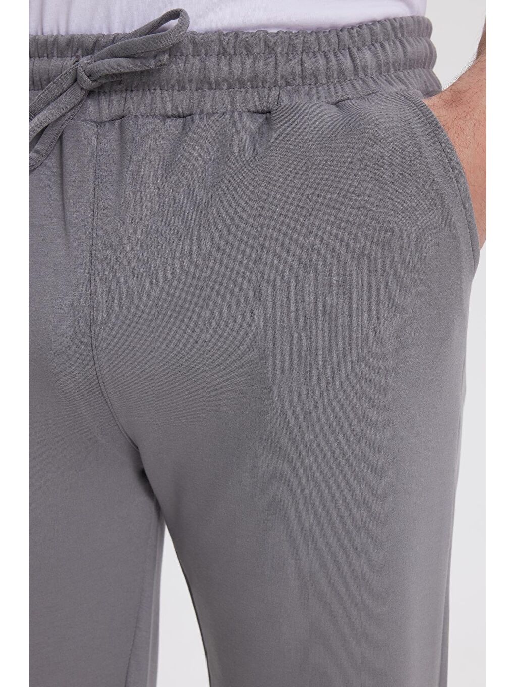 Gri Erkek Slim Fit Dar Kesim Beli Bağcıklı 3 Cepli Geniş Paça Açık Füme Eşofman Altı-2