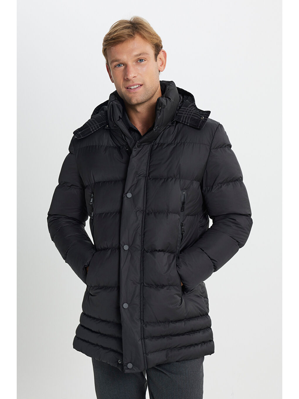 Erkek Siyah Standart Fit Normal Kesim Çıkma Kapüşonlu Dik Yaka Yan Cepli Kaban-3