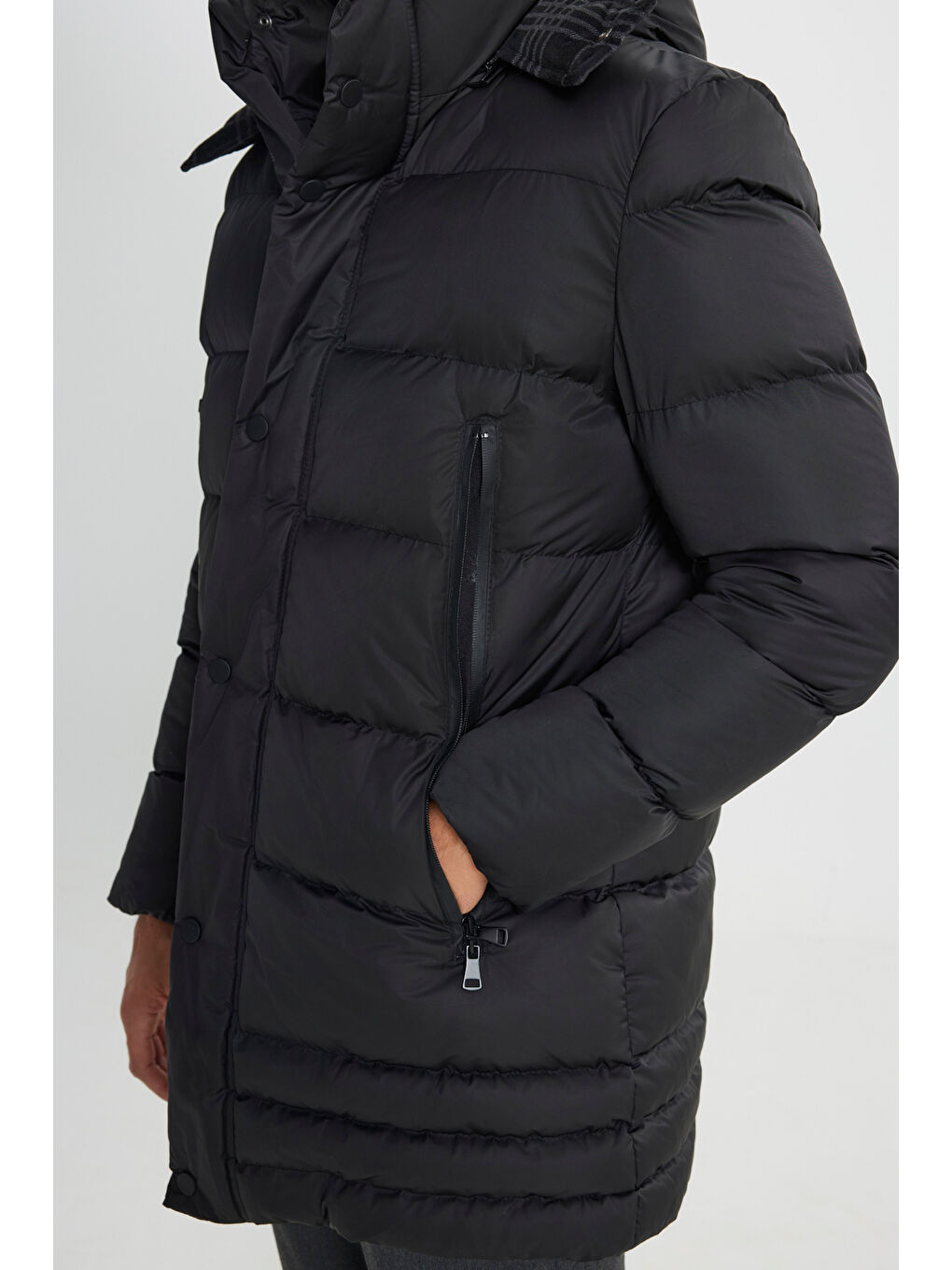 Erkek Siyah Standart Fit Normal Kesim Çıkma Kapüşonlu Dik Yaka Yan Cepli Kaban-5