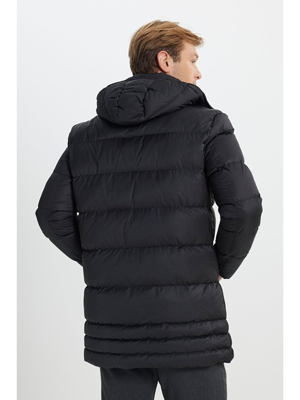 Erkek Siyah Standart Fit Normal Kesim Çıkma Kapüşonlu Dik Yaka Yan Cepli Kaban-6