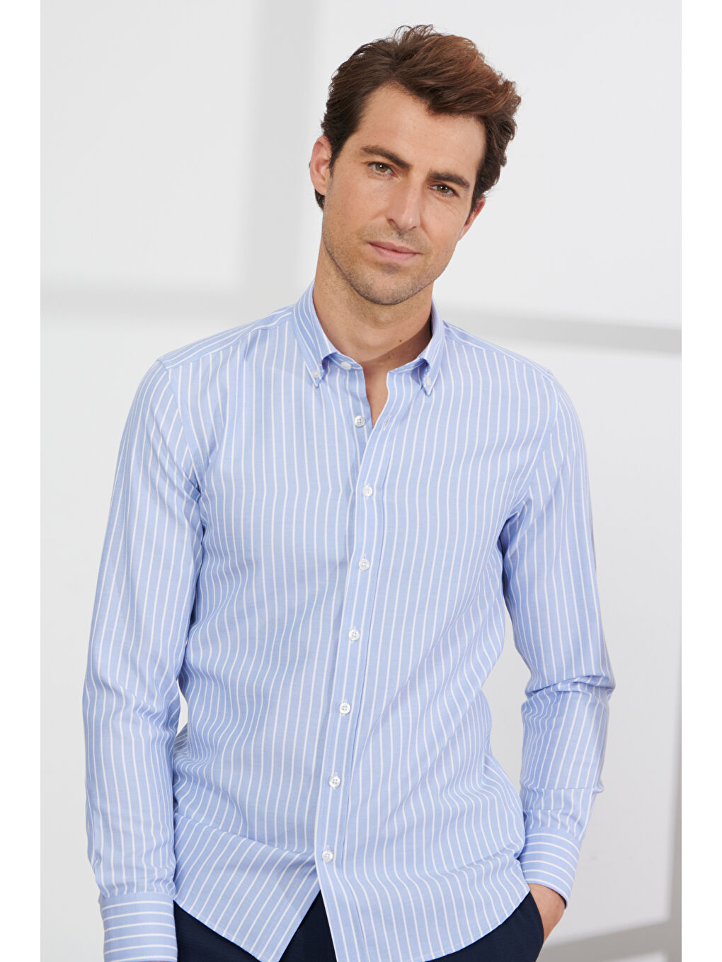 Erkek Mavi-Beyaz Tailored Slim Fit Dar Kesim Düğmeli Yaka Çizgili Oxford-3