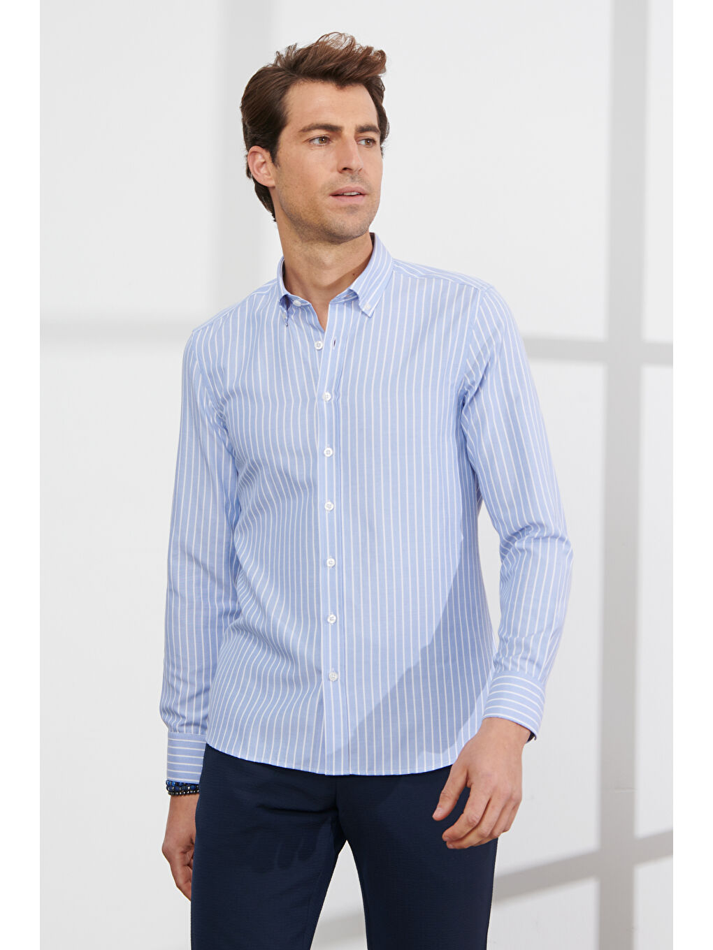 Erkek Mavi-Beyaz Tailored Slim Fit Dar Kesim Düğmeli Yaka Çizgili Oxford-4
