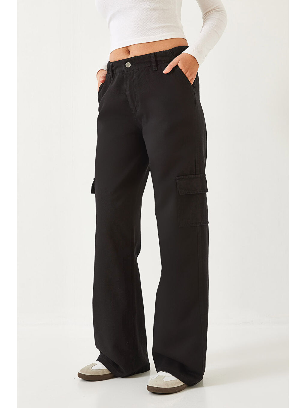 Siyah Kadın Kargo Cepli Beli Lastikli Pantolon-3