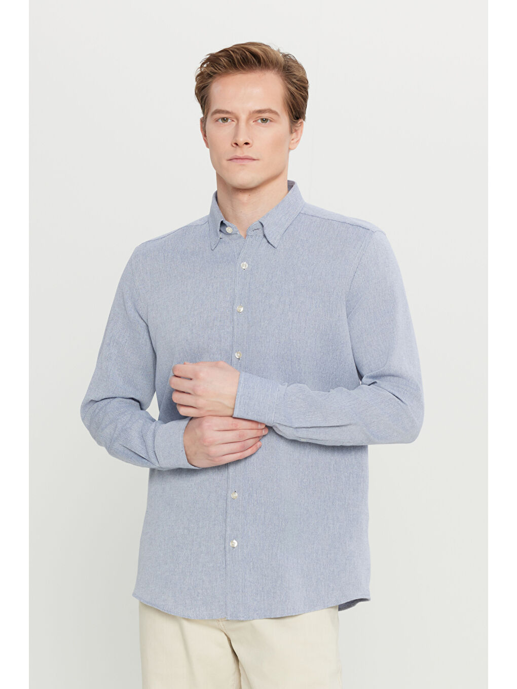 Erkek Lacivert %100 Pamuklu Tailored Slim Fit Dar Kesim Gizli Düğmeli Yaka Armürlü Gömlek-1