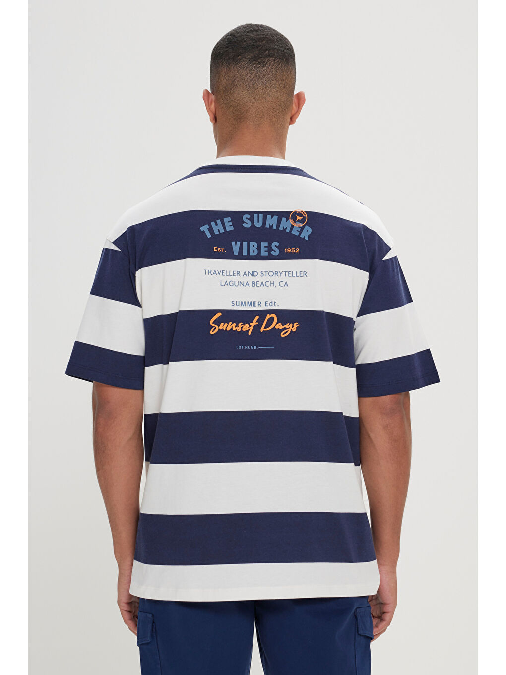 Erkek Beyaz-Lacivert Loose Fit Bol Kesim %100 Pamuk Çizgili Bisiklet Yaka Tişört-1