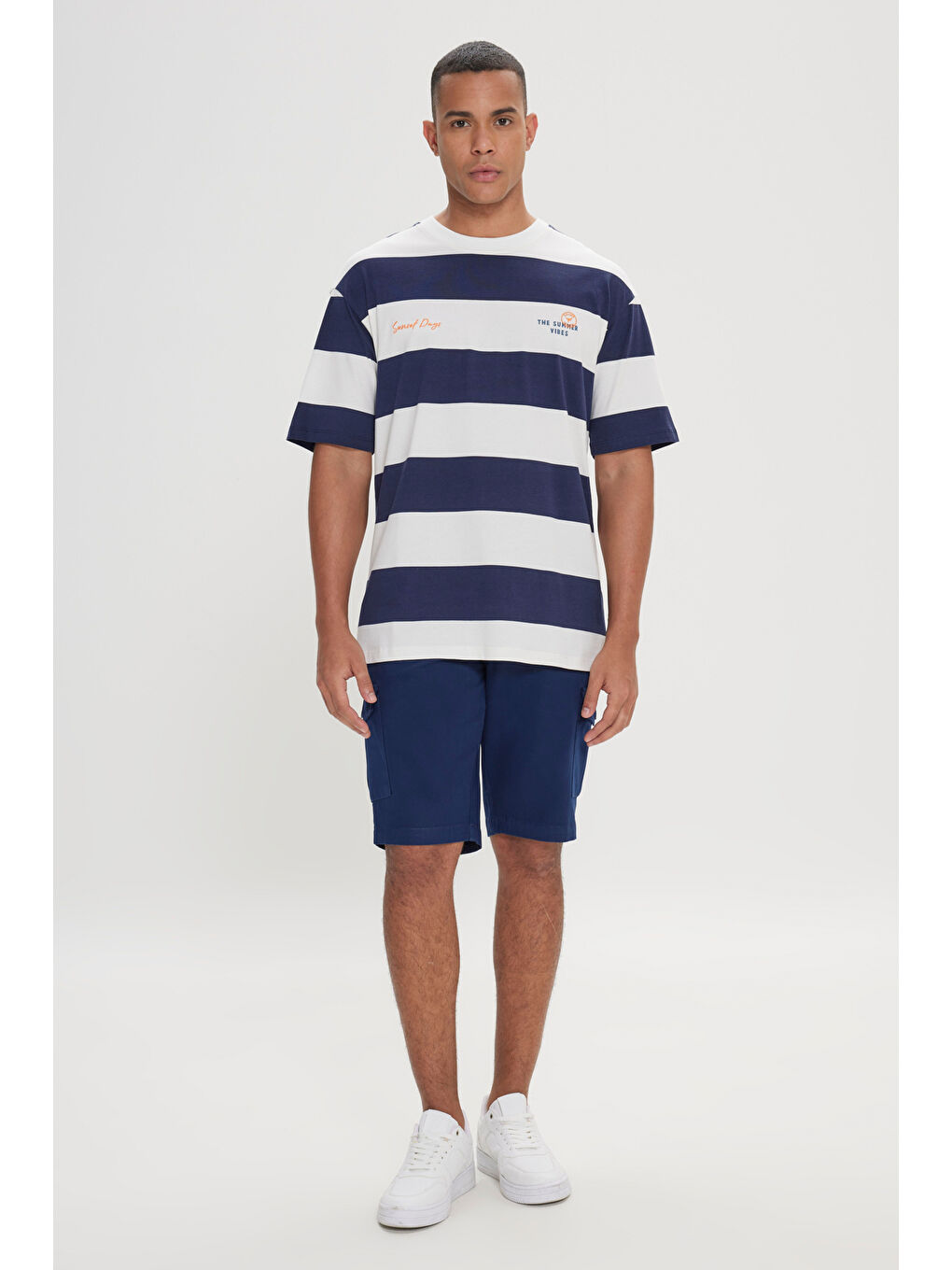 Erkek Beyaz-Lacivert Loose Fit Bol Kesim %100 Pamuk Çizgili Bisiklet Yaka Tişört-2