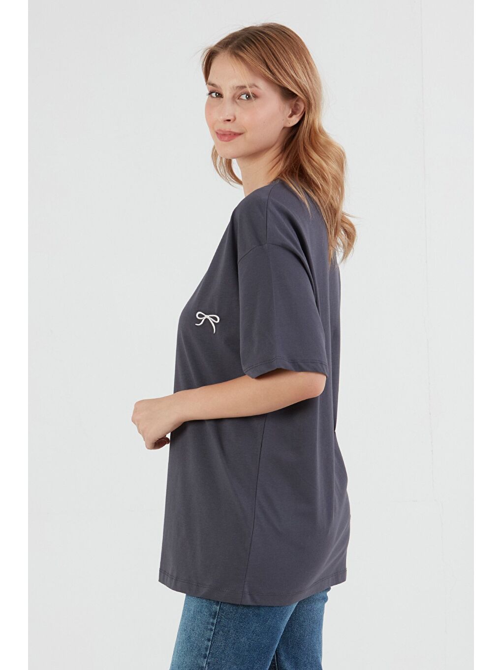 Antrasit Kurdele Nakışlı Oversize Tişört-1
