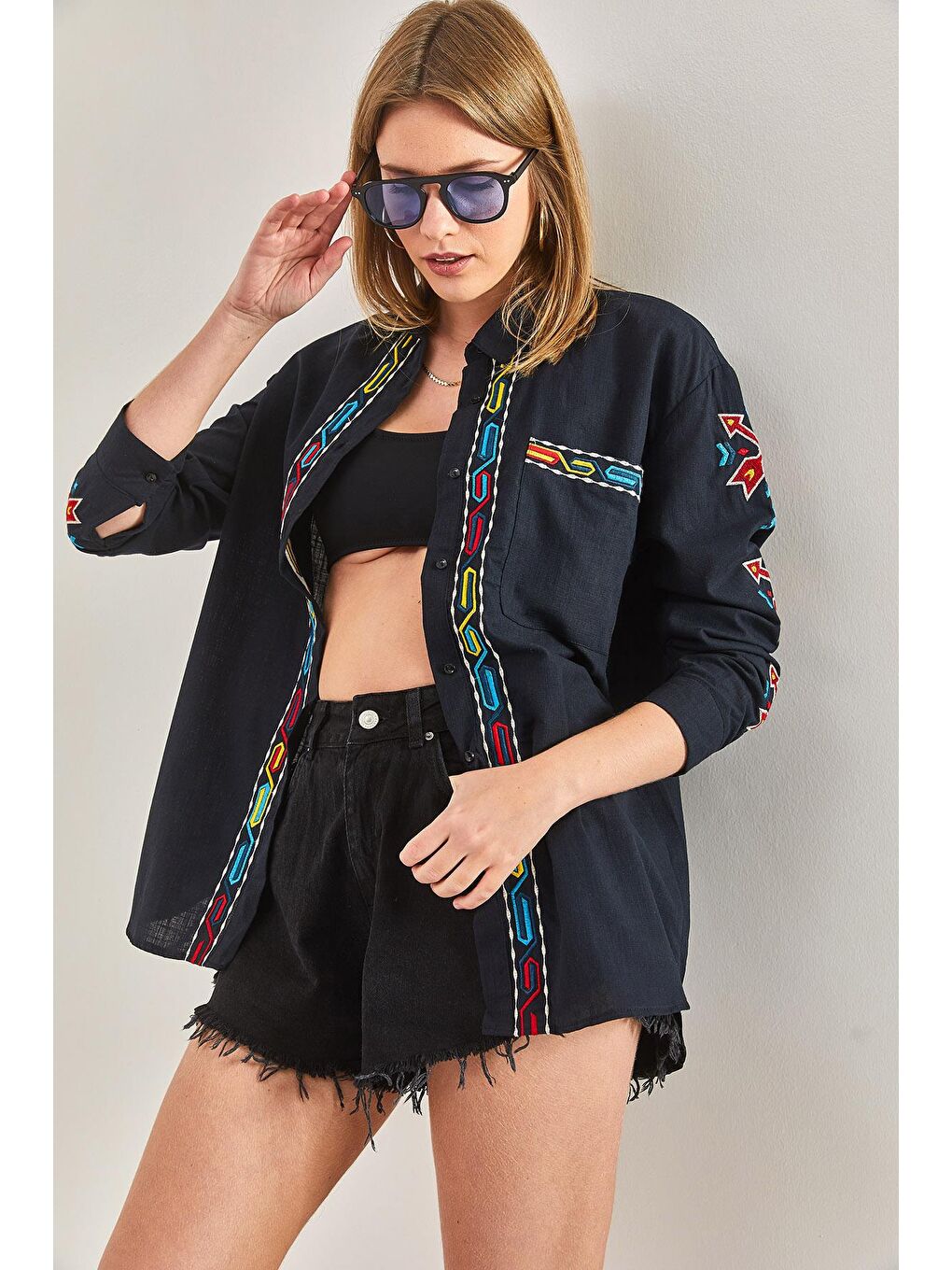 Kolu ve Ön Nakışlı Keten Gömlek - Siyah-6