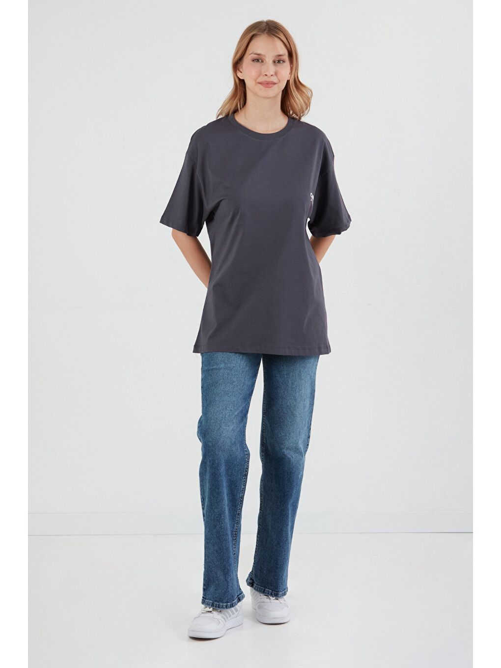 Antrasit Kurdele Nakışlı Oversize Tişört-3