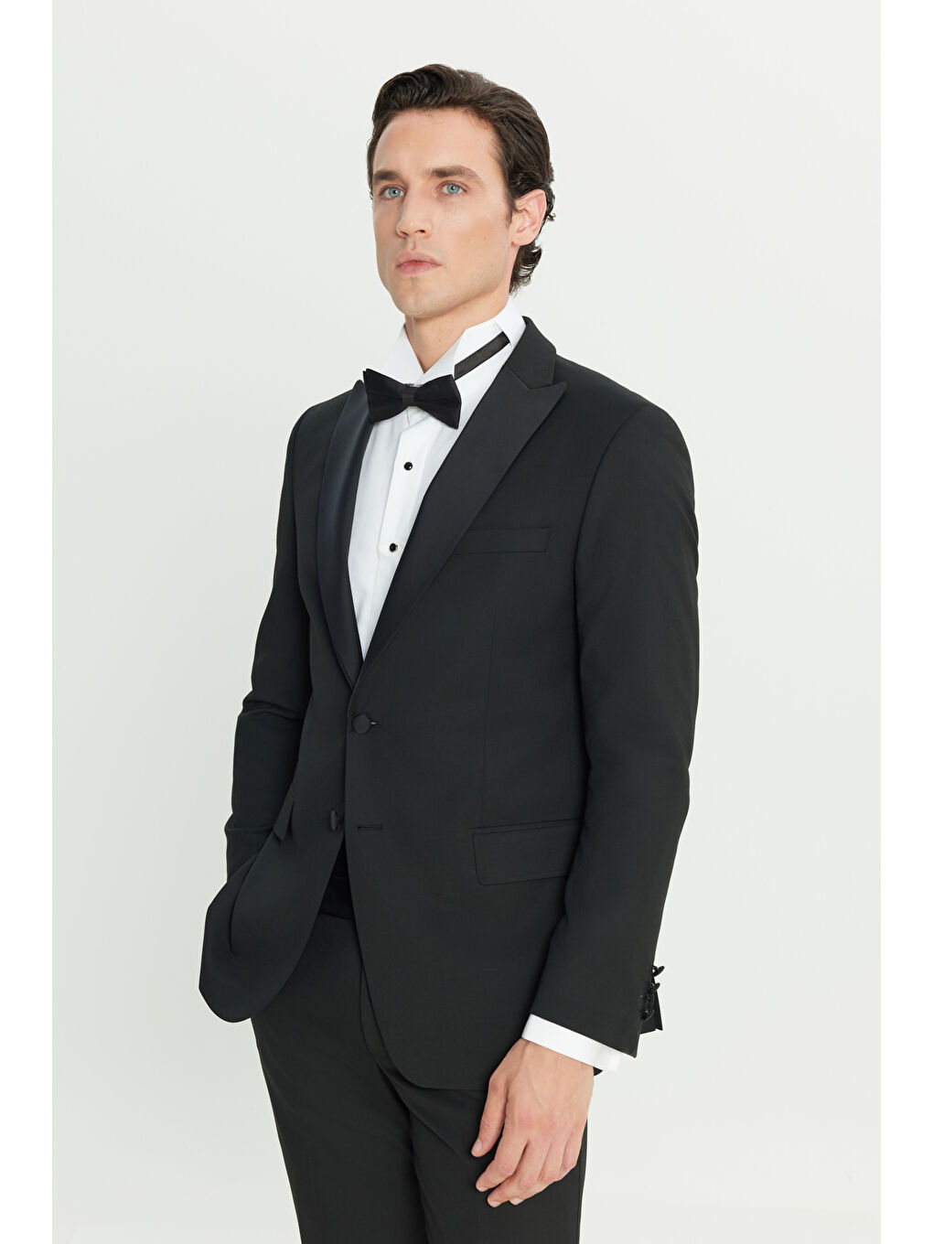 Erkek Siyah Slim Fit Dar Kesim Çıkma Kırlangıç Yaka Kapak Cepli Damatlık Smokin Takım