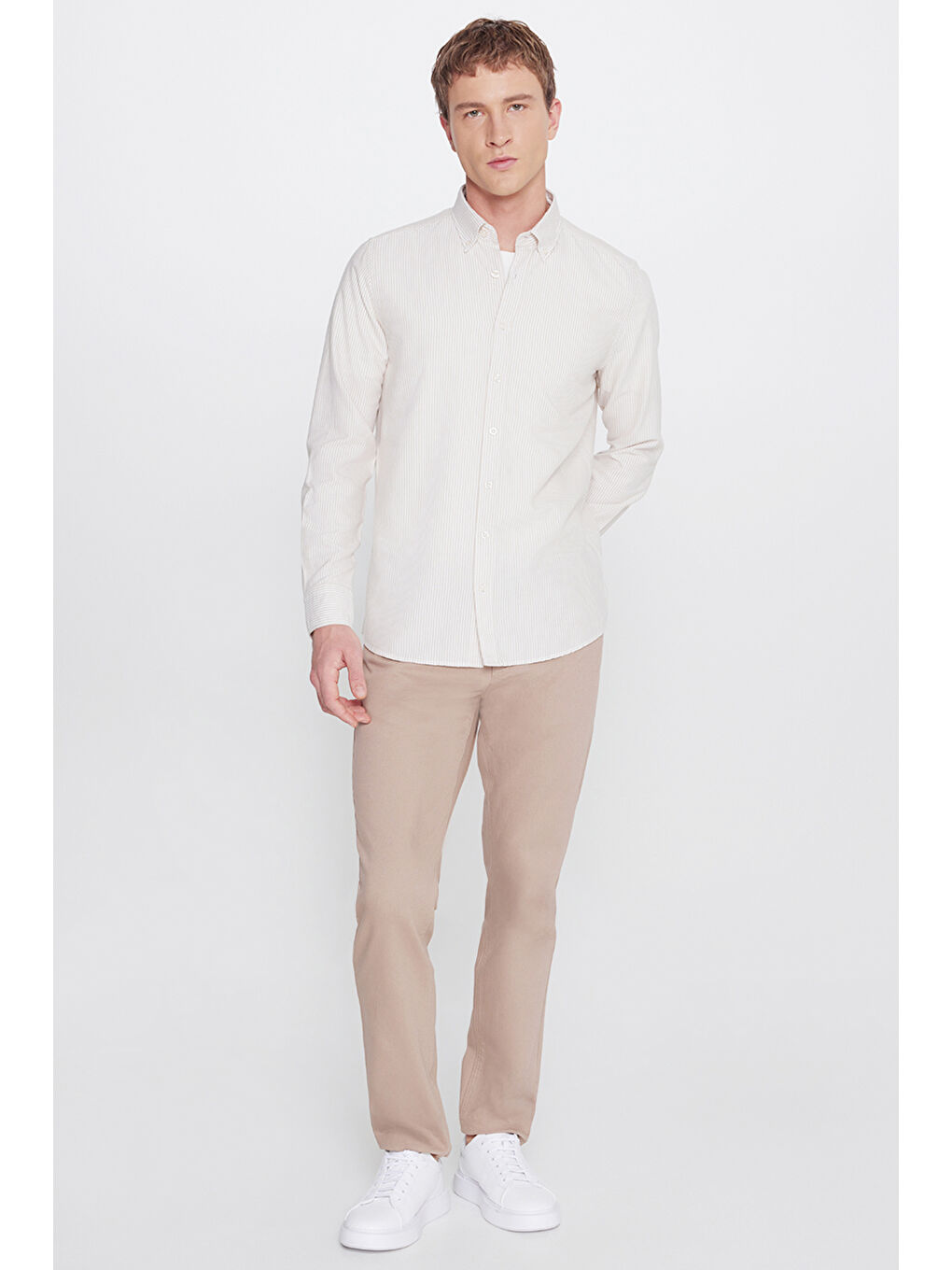 Erkek Beyaz-Bej Pamuklu Slim Fit Dar Kesim Düğmeli Yaka Çizgili Gömlek-2