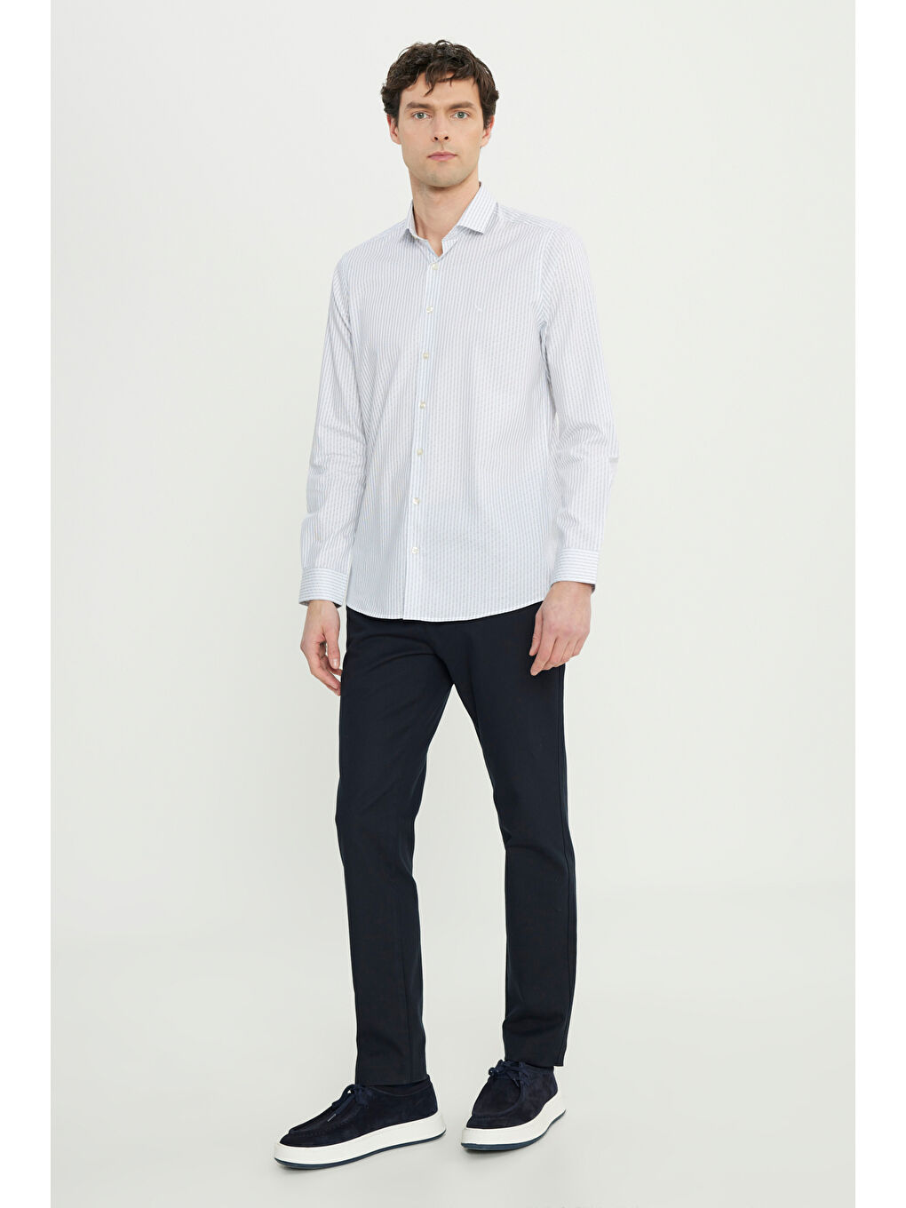 Erkek Beyaz-Siyah %100 Pamuk Slim Fit Dar Kesim Küçük İtalyan Yaka Çizgili Gömlek-1