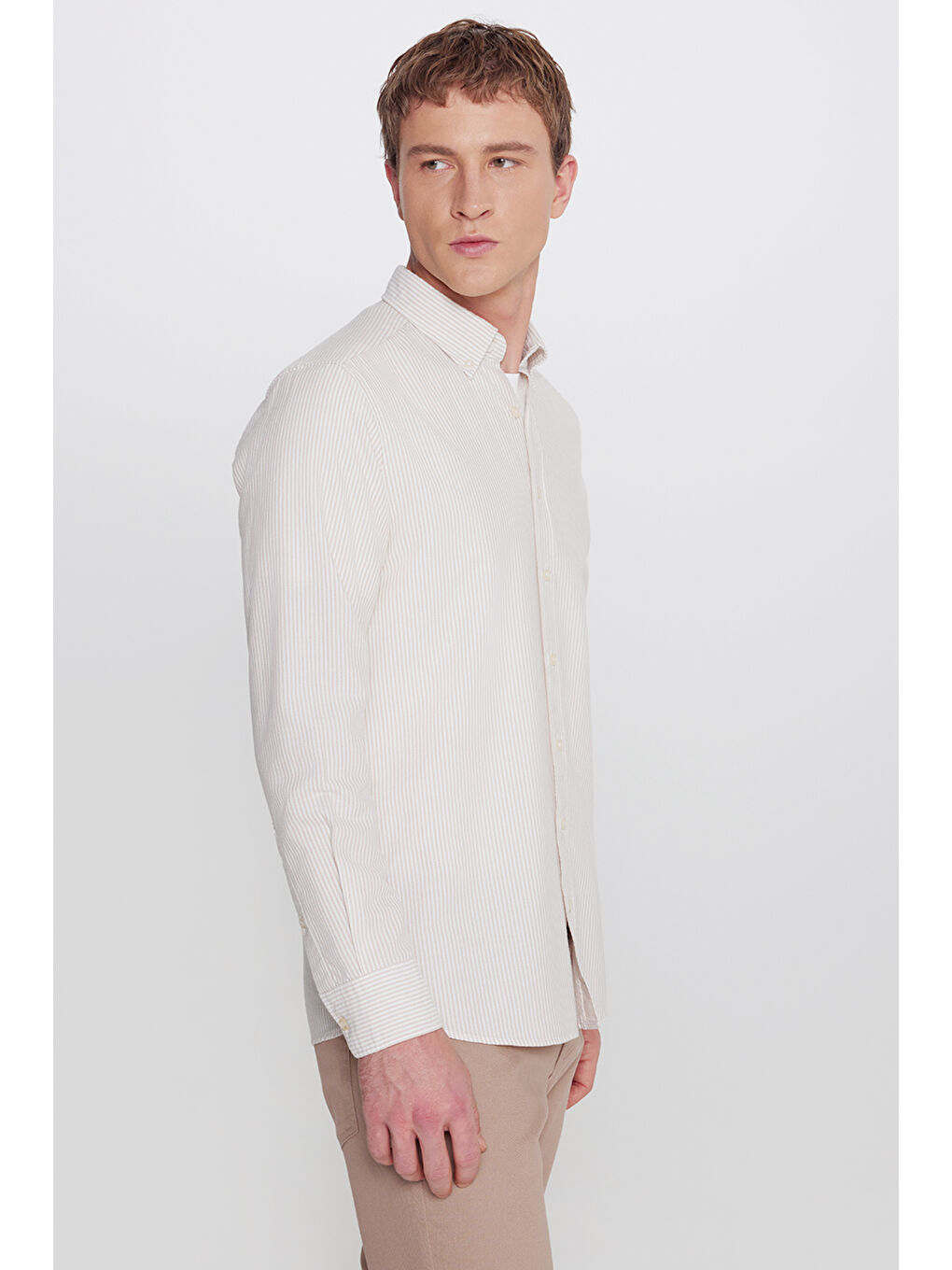 Erkek Beyaz-Bej Pamuklu Slim Fit Dar Kesim Düğmeli Yaka Çizgili Gömlek-3