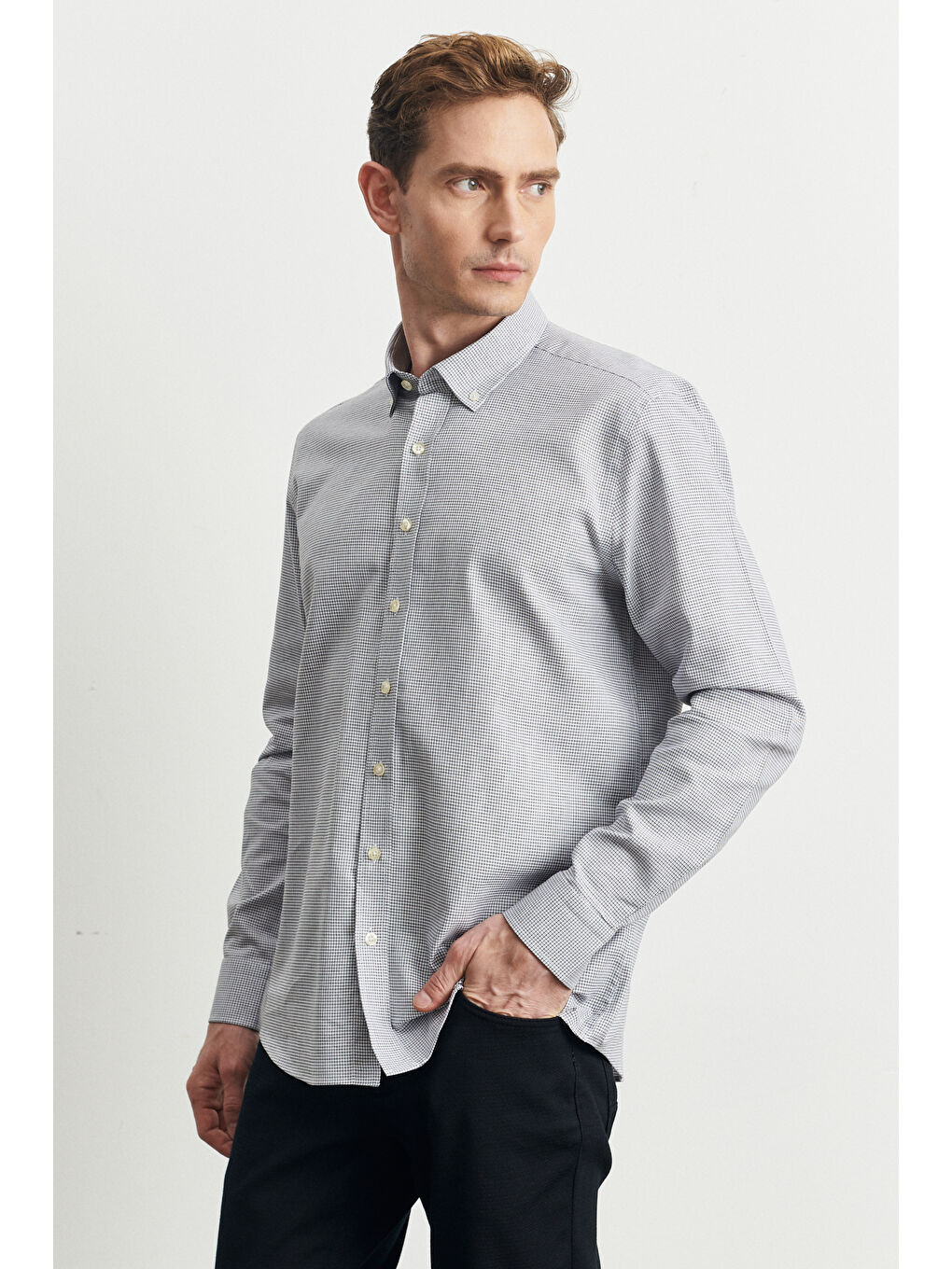 Erkek Beyaz-Siyah Slim Fit Dar Kesim %100 Pamuk Düğmeli Yaka Armürlü Gömlek-0