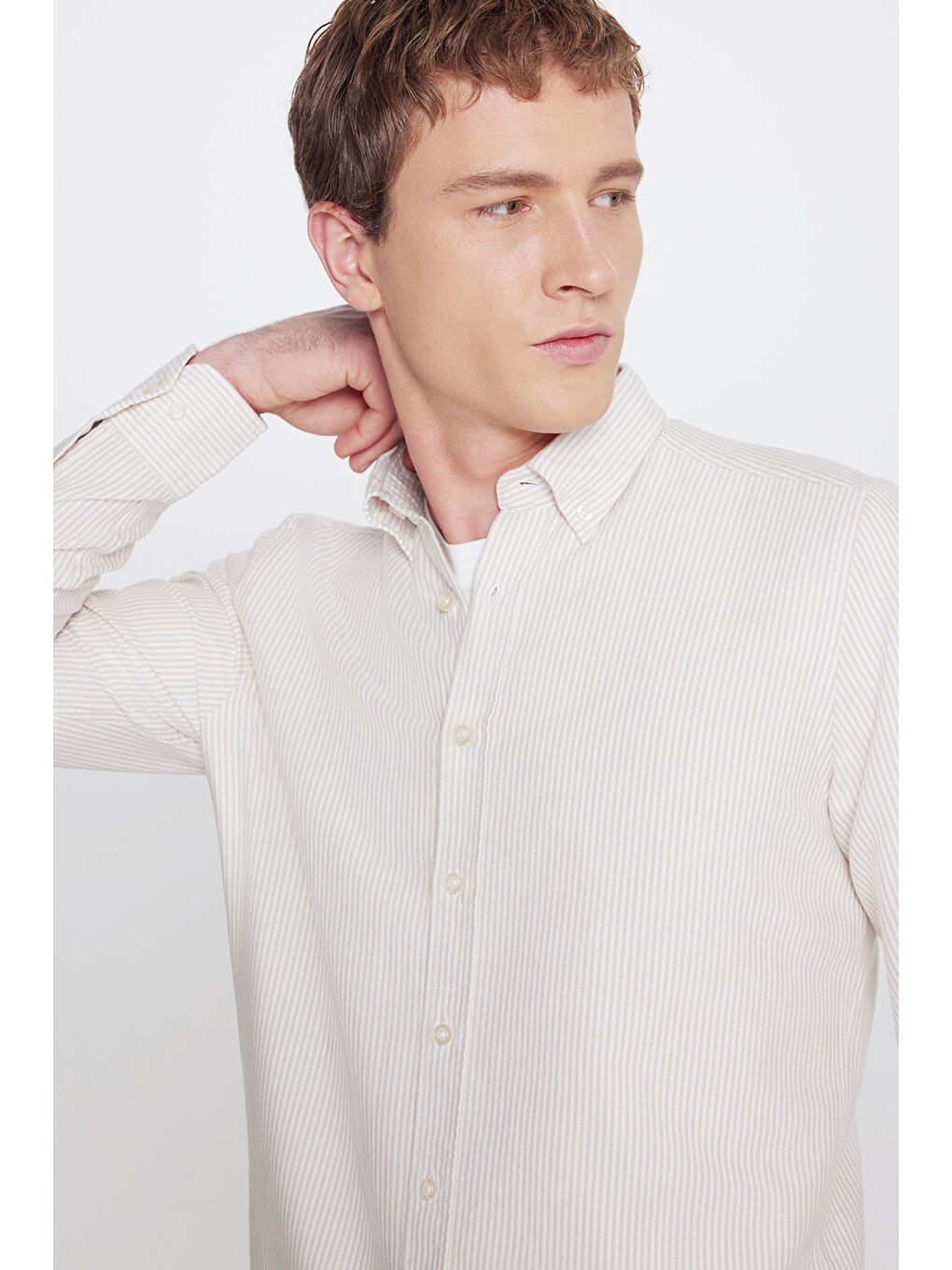 Erkek Beyaz-Bej Pamuklu Slim Fit Dar Kesim Düğmeli Yaka Çizgili Gömlek-4