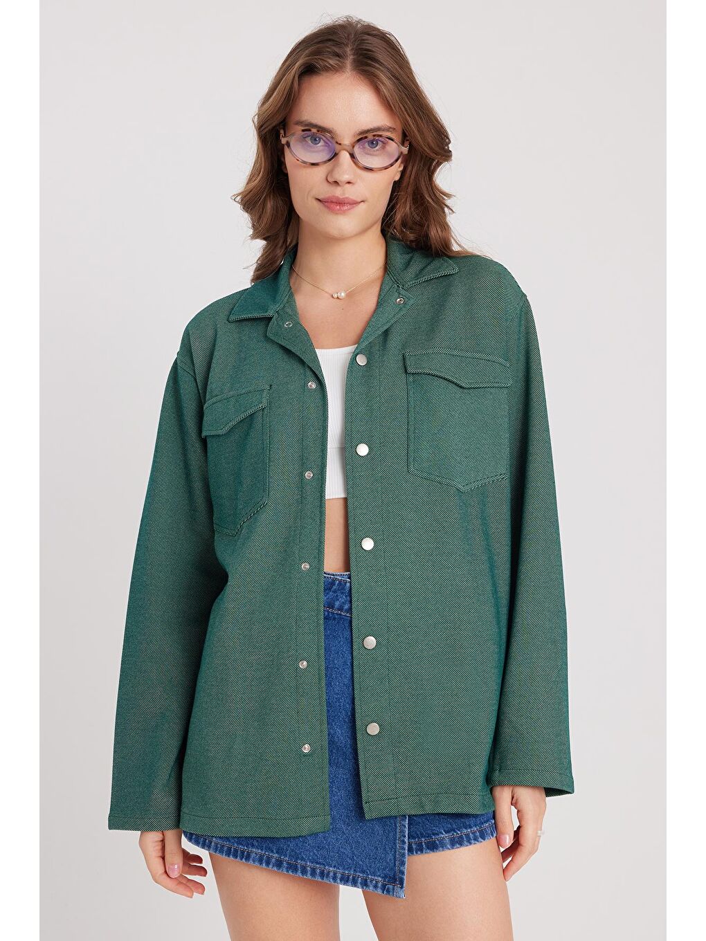 Kadın Relax Fit Rahat Kesim Çift Cepli Örme Yeşil Apaş Yaka Gömlek