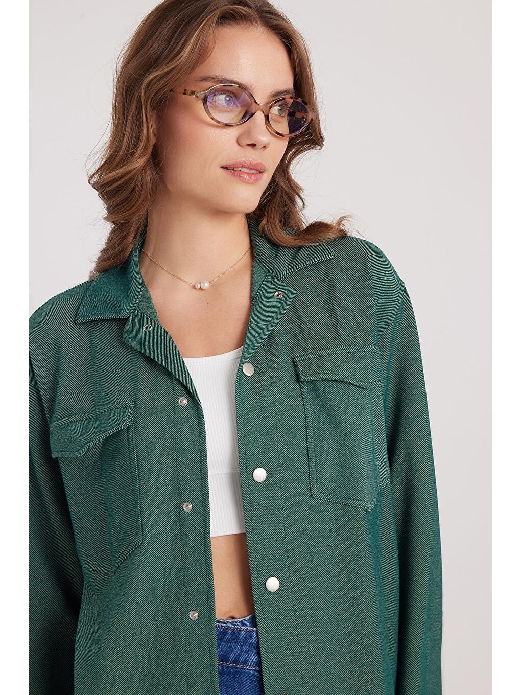 Kadın Relax Fit Rahat Kesim Çift Cepli Örme Yeşil Apaş Yaka Gömlek-1