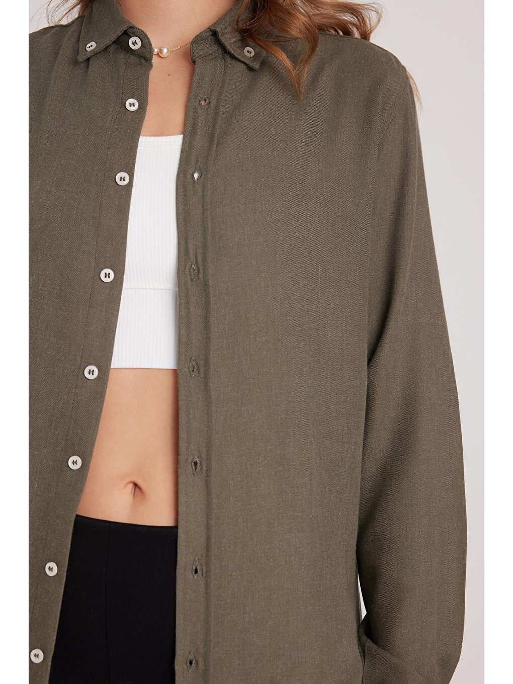 Kadın Slim Fit Düğmeli Yaka Kışlık Yün Viskon Düz Haki Gömlek-2