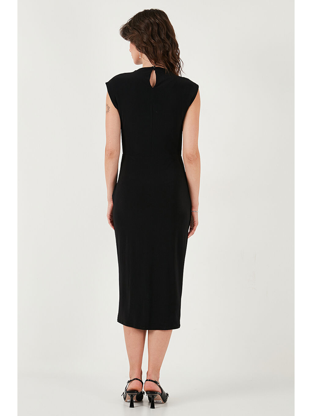 Siyah Drape ve Yırtmaç Detaylı Sıfır Yaka Kolsuz Midi Boy Elbise 611EL694-6