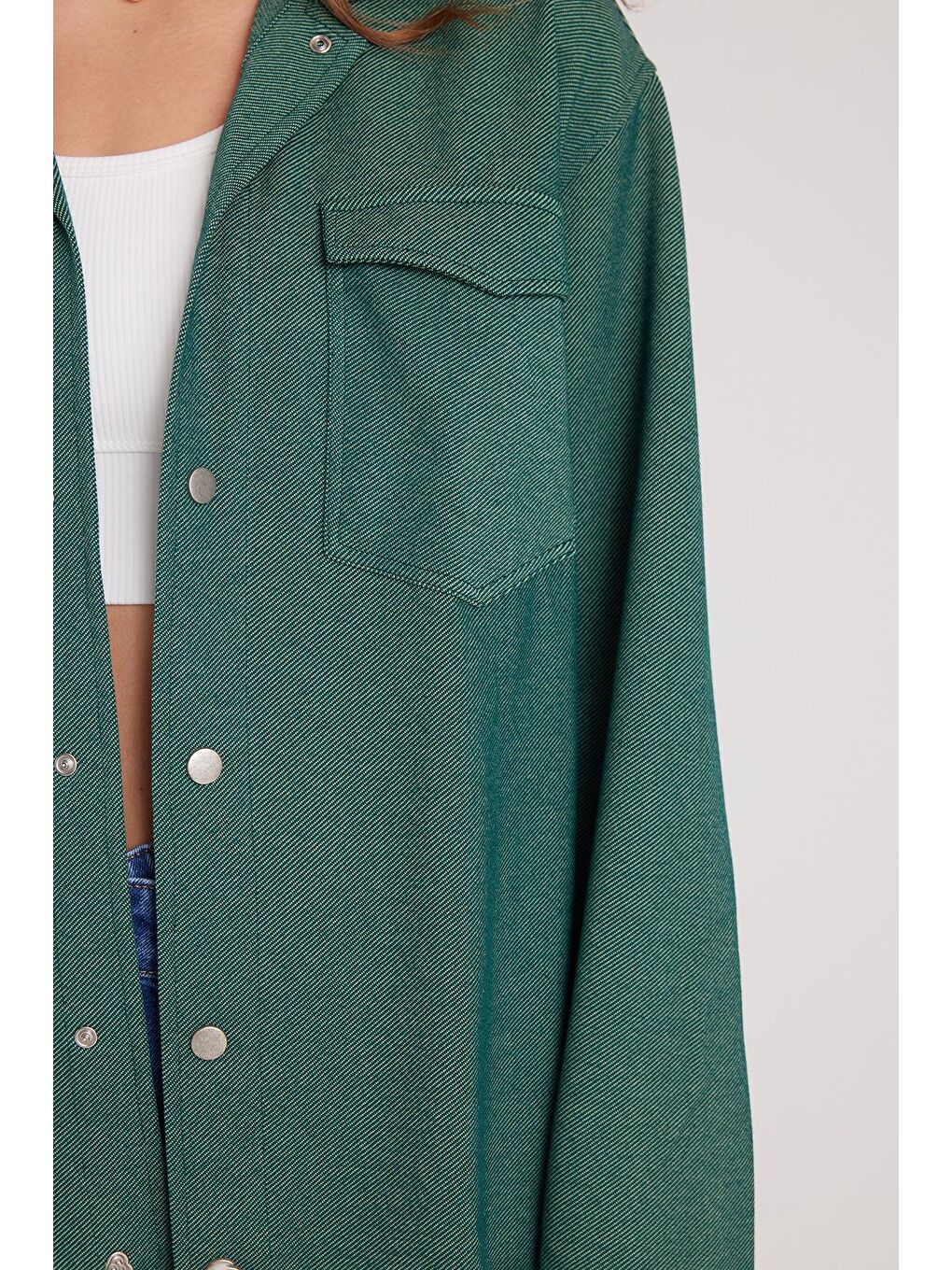 Kadın Relax Fit Rahat Kesim Çift Cepli Örme Yeşil Apaş Yaka Gömlek-2