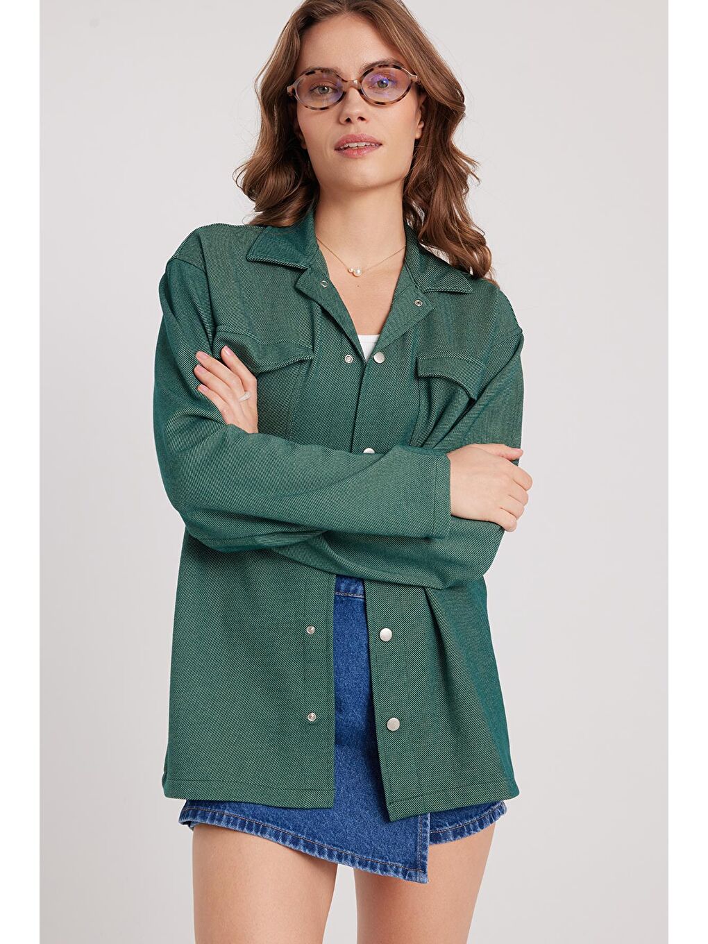 Kadın Relax Fit Rahat Kesim Çift Cepli Örme Yeşil Apaş Yaka Gömlek-3