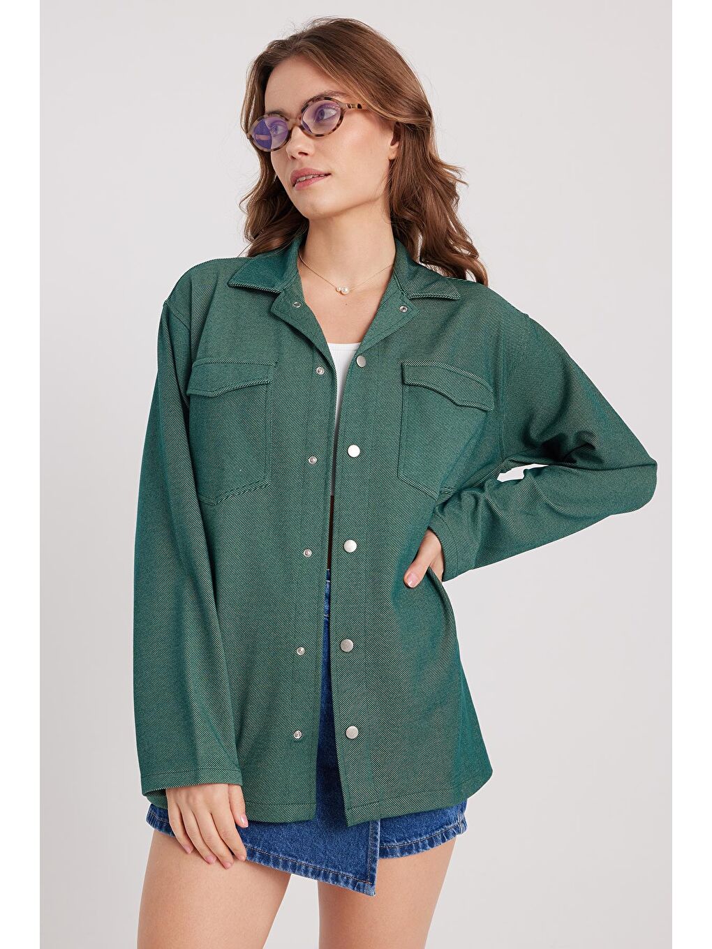 Kadın Relax Fit Rahat Kesim Çift Cepli Örme Yeşil Apaş Yaka Gömlek-4