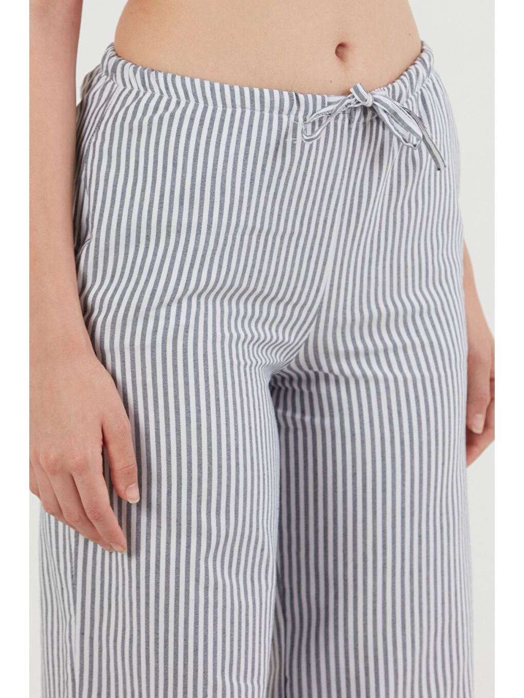 Siyah Çizgili Beli Bağlamalı Palazzo Pantolon-4