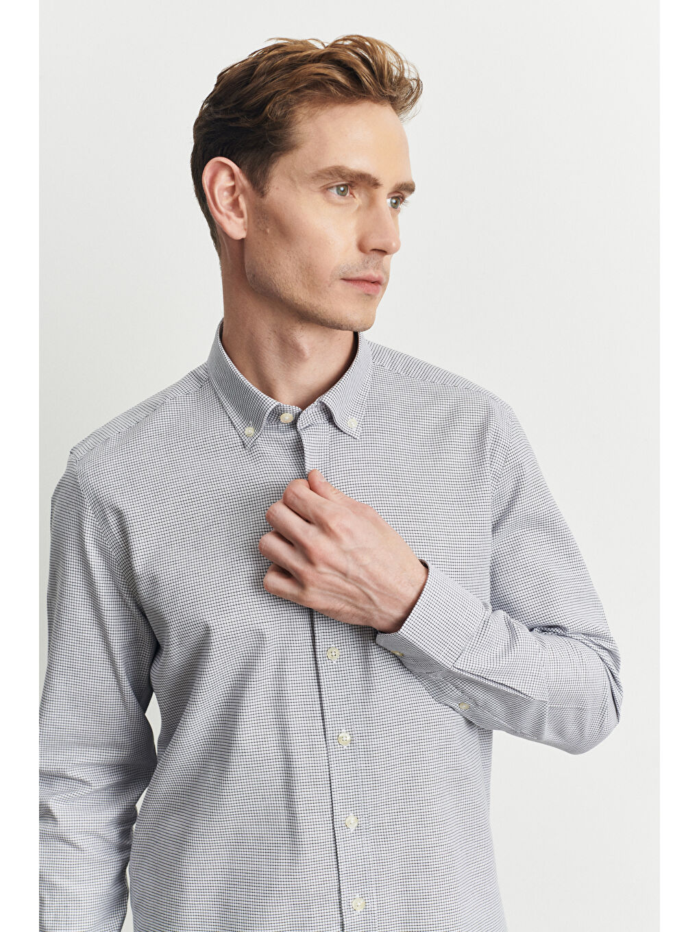 Erkek Beyaz-Siyah Slim Fit Dar Kesim %100 Pamuk Düğmeli Yaka Armürlü Gömlek-3