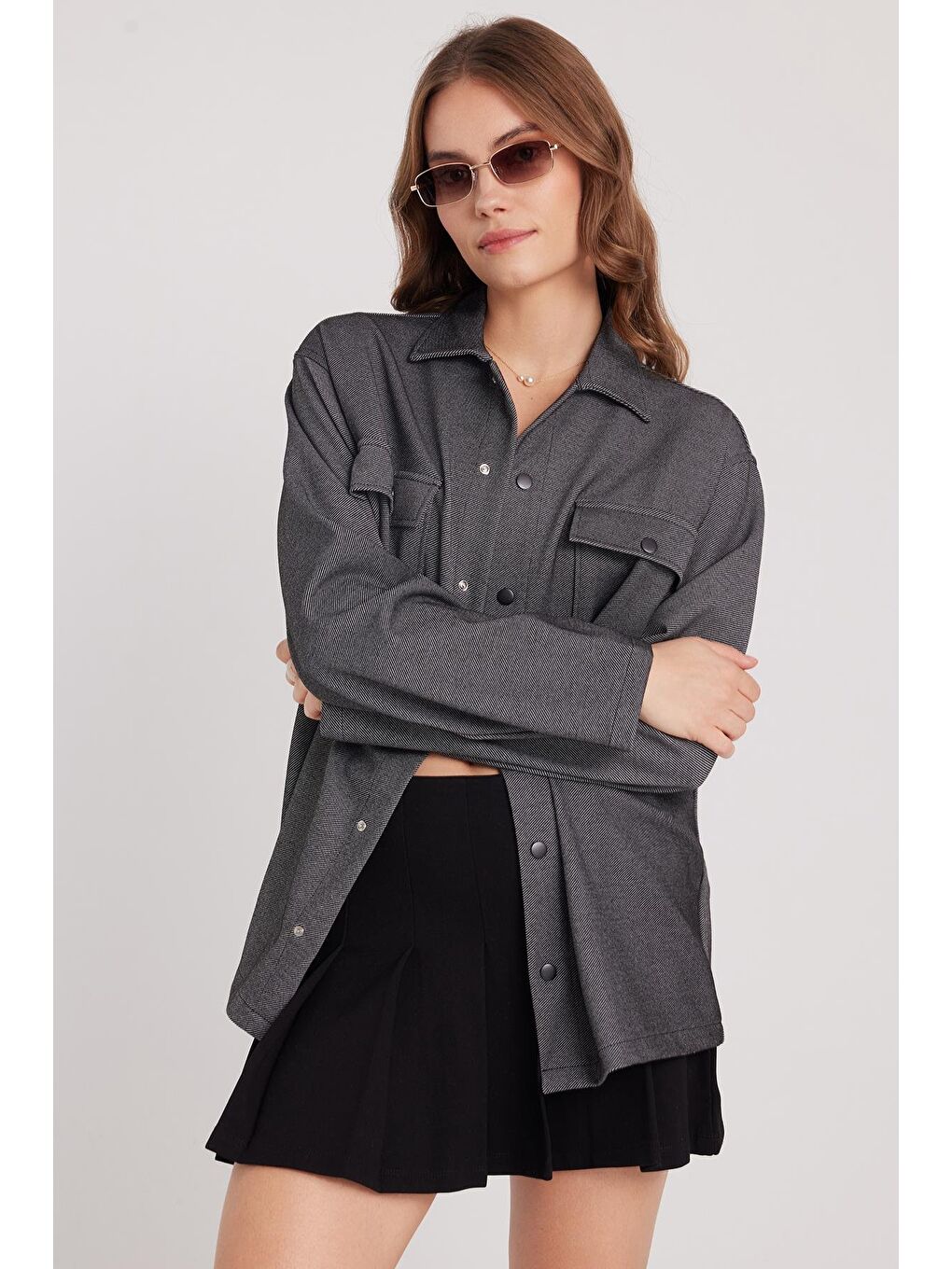 Kadın Relax Fit Rahat Kesim Örme Çift Cepli Siyah Gömlek-1