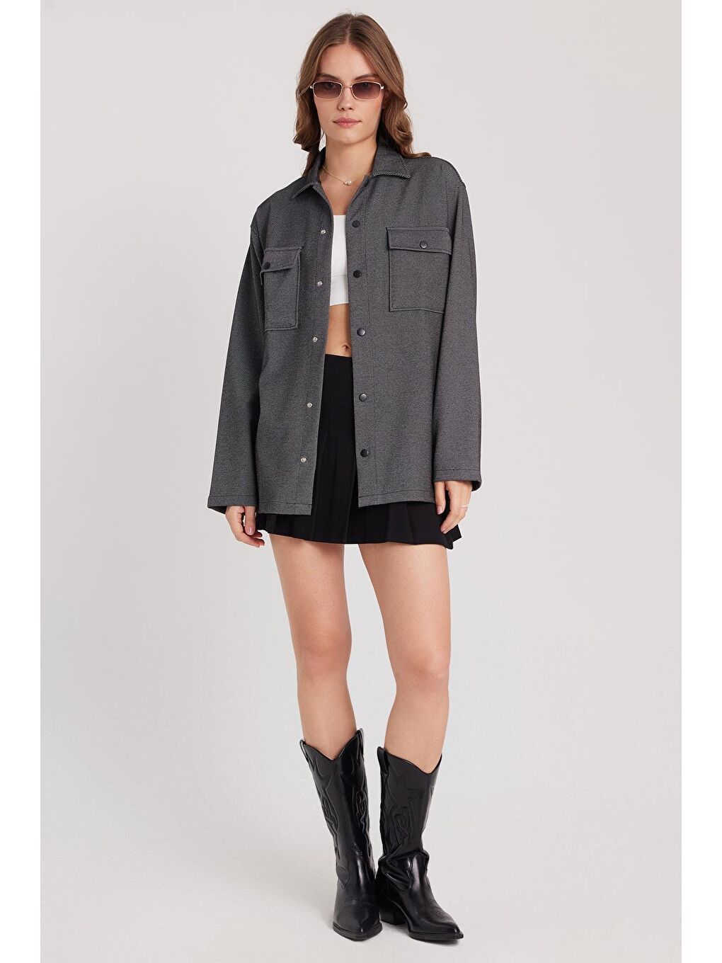 Kadın Relax Fit Rahat Kesim Örme Çift Cepli Siyah Gömlek-3