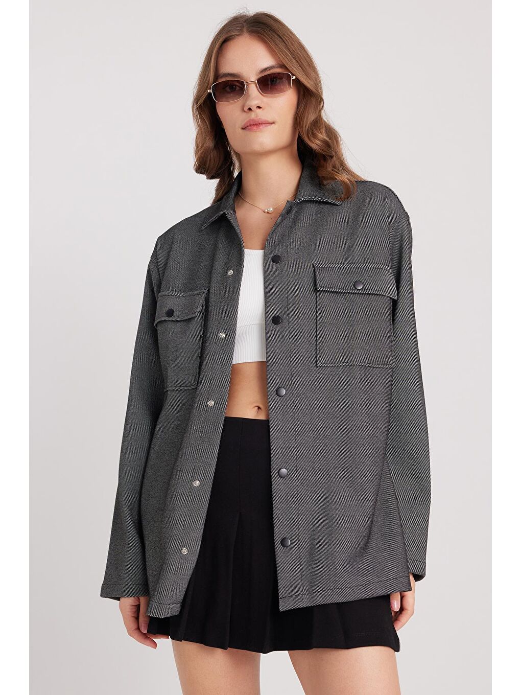 Kadın Relax Fit Rahat Kesim Örme Çift Cepli Siyah Gömlek-4