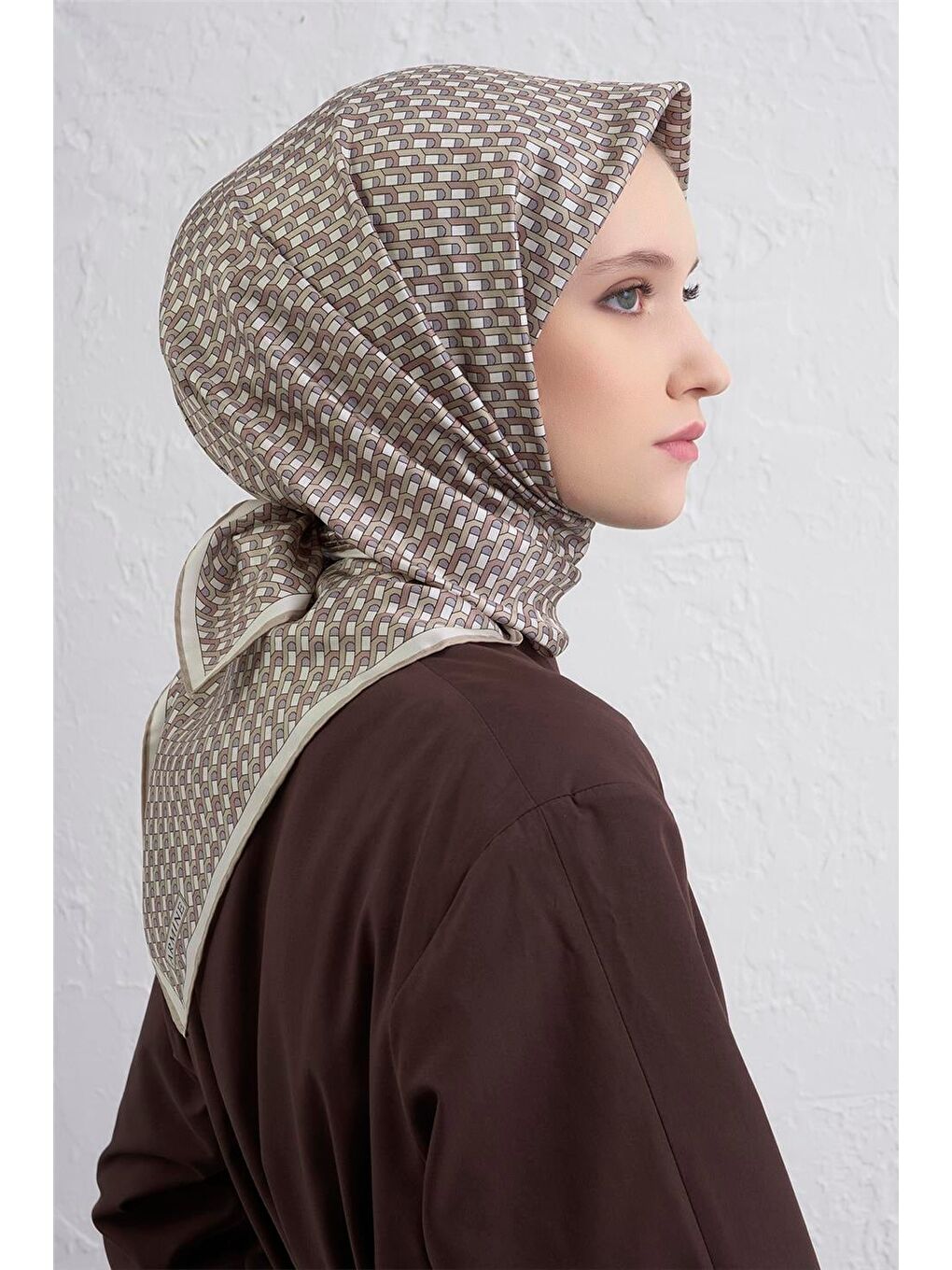 Bej Geometrik Desenli Saf İpek Twill Eşarp 9417D 85-2