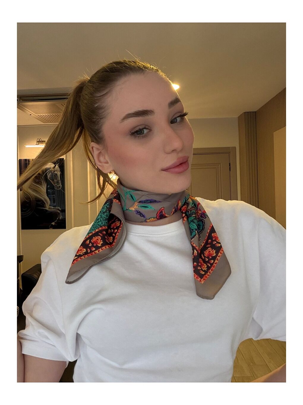 Kadın Desenli Saten Boyun Fuları Bandana Bej Yeşil Turuncu FLR2008-3