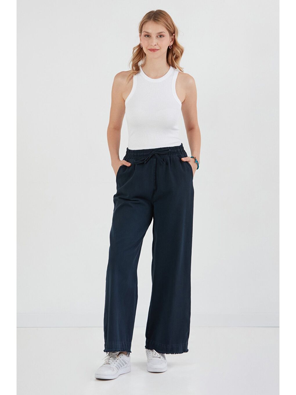 Lacivert Paçası Püsküllü Beli Lastikli Gabardin Pantolon