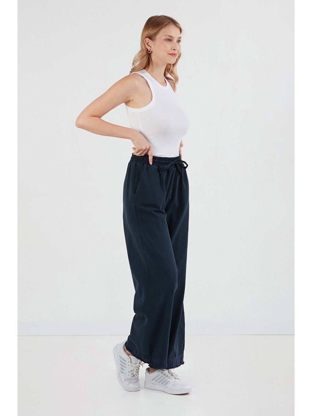 Lacivert Paçası Püsküllü Beli Lastikli Gabardin Pantolon-3