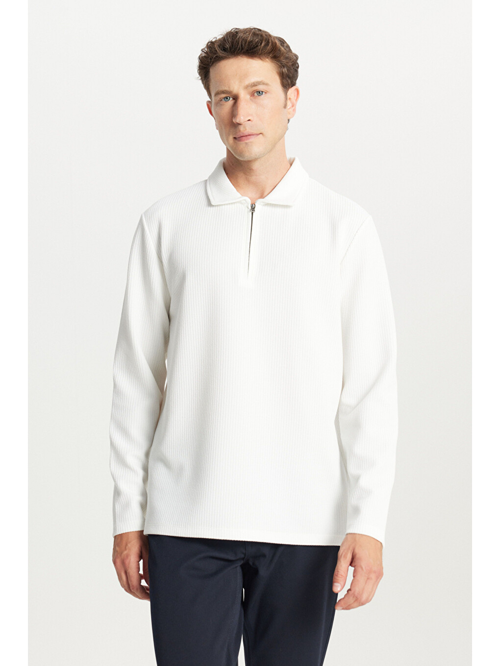 Erkek Ekru Standart Fit Normal Kesim Polo Yaka Jakarlı Esnek Uzun Kollu Tişört-2