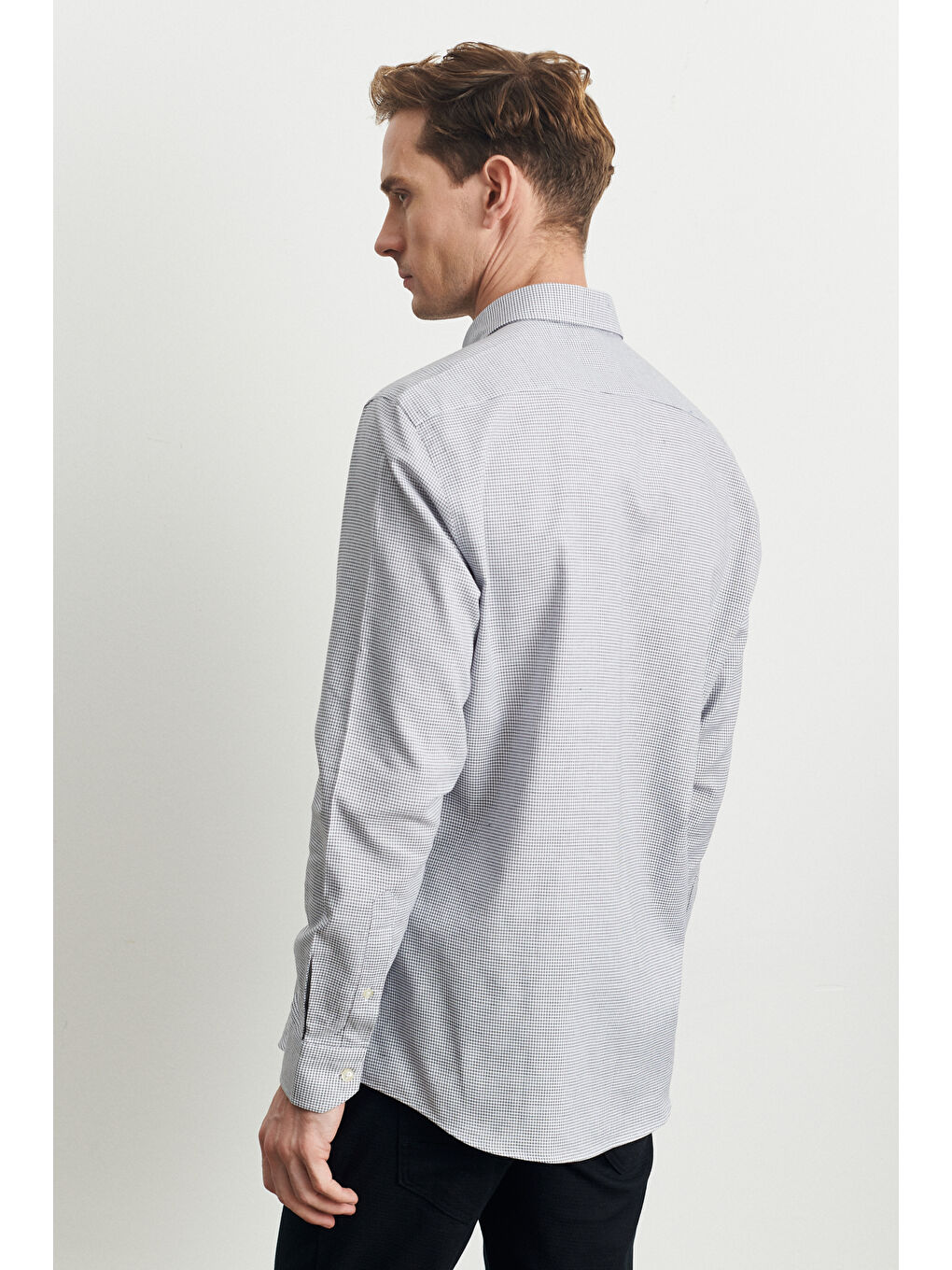 Erkek Beyaz-Siyah Slim Fit Dar Kesim %100 Pamuk Düğmeli Yaka Armürlü Gömlek-5