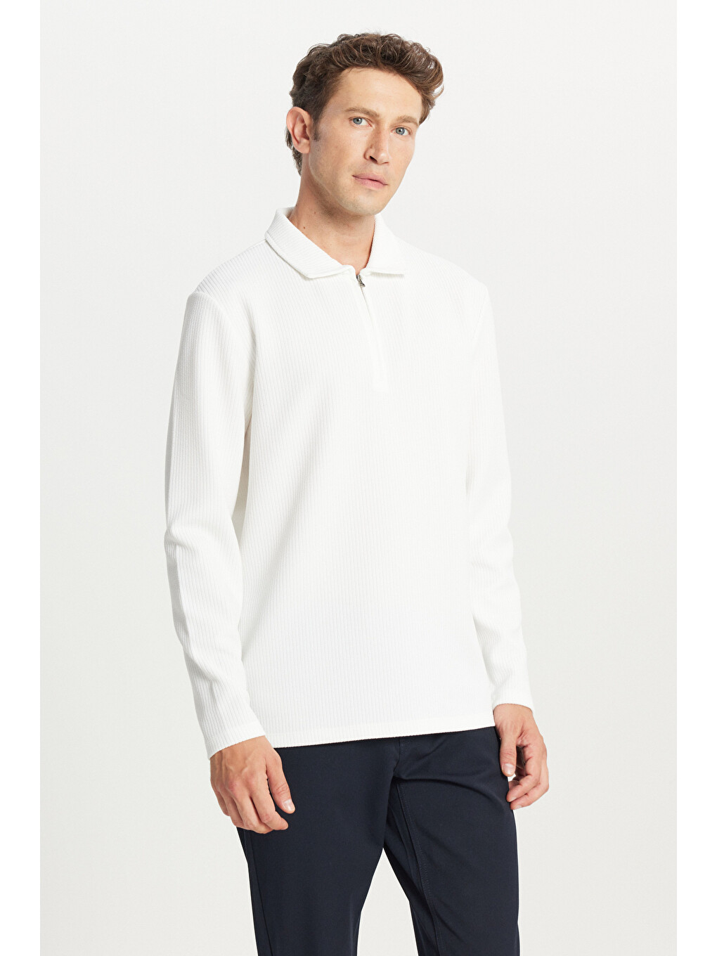 Erkek Ekru Standart Fit Normal Kesim Polo Yaka Jakarlı Esnek Uzun Kollu Tişört-4