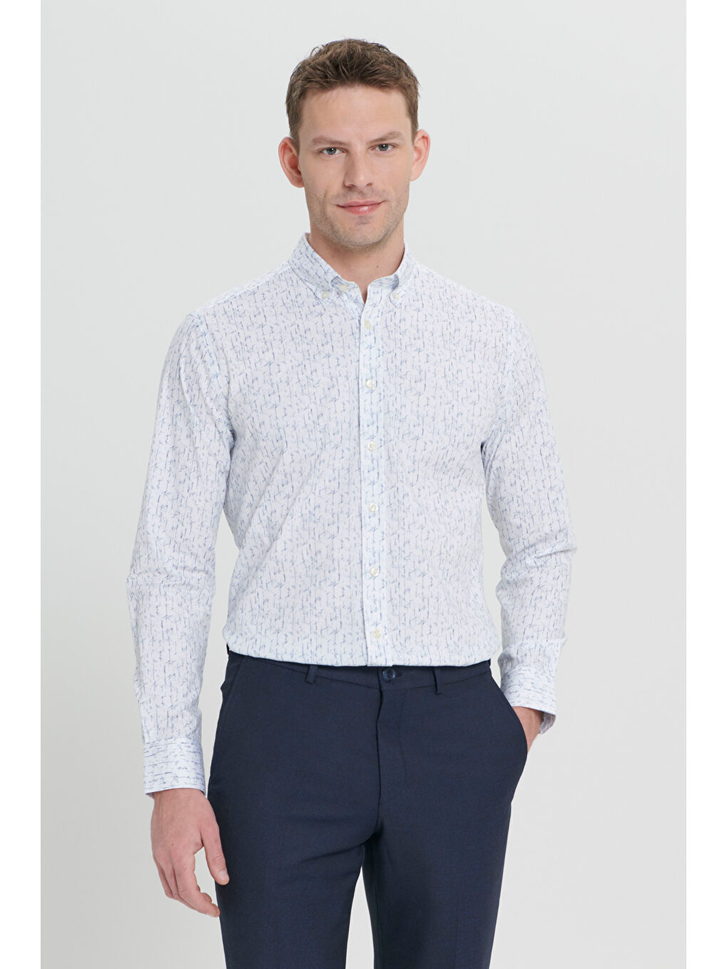 Erkek Beyaz-Lacivert Slim Fit Dar Kesim Klasik Yaka Pamuklu Armürlü Gömlek