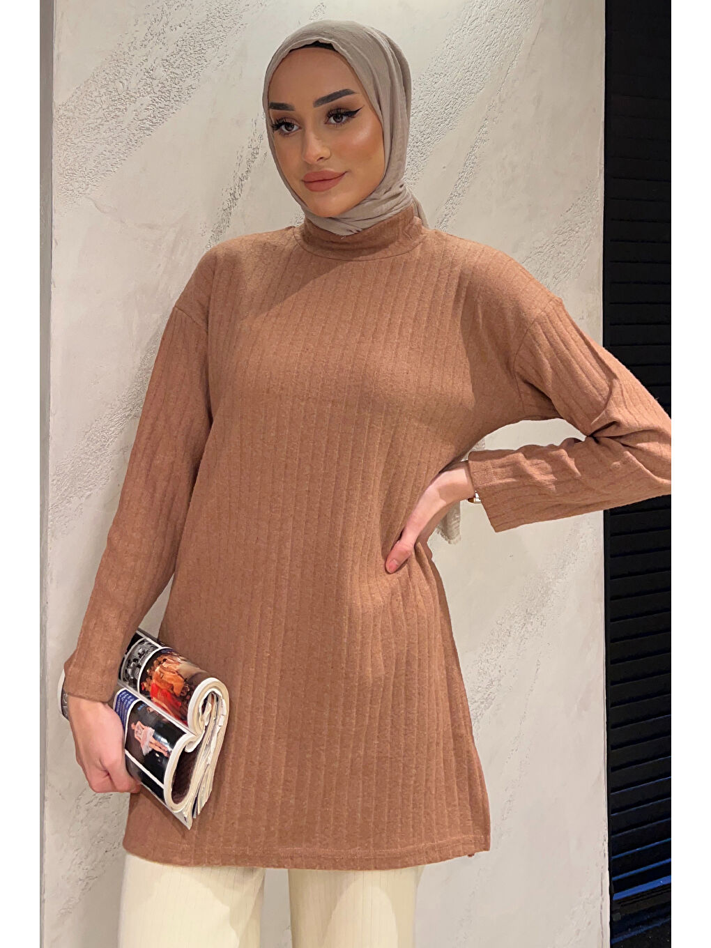 Kahverengi Yarım Balıkçı Yaka Yırtmaçlı Tesettür Tunik-1