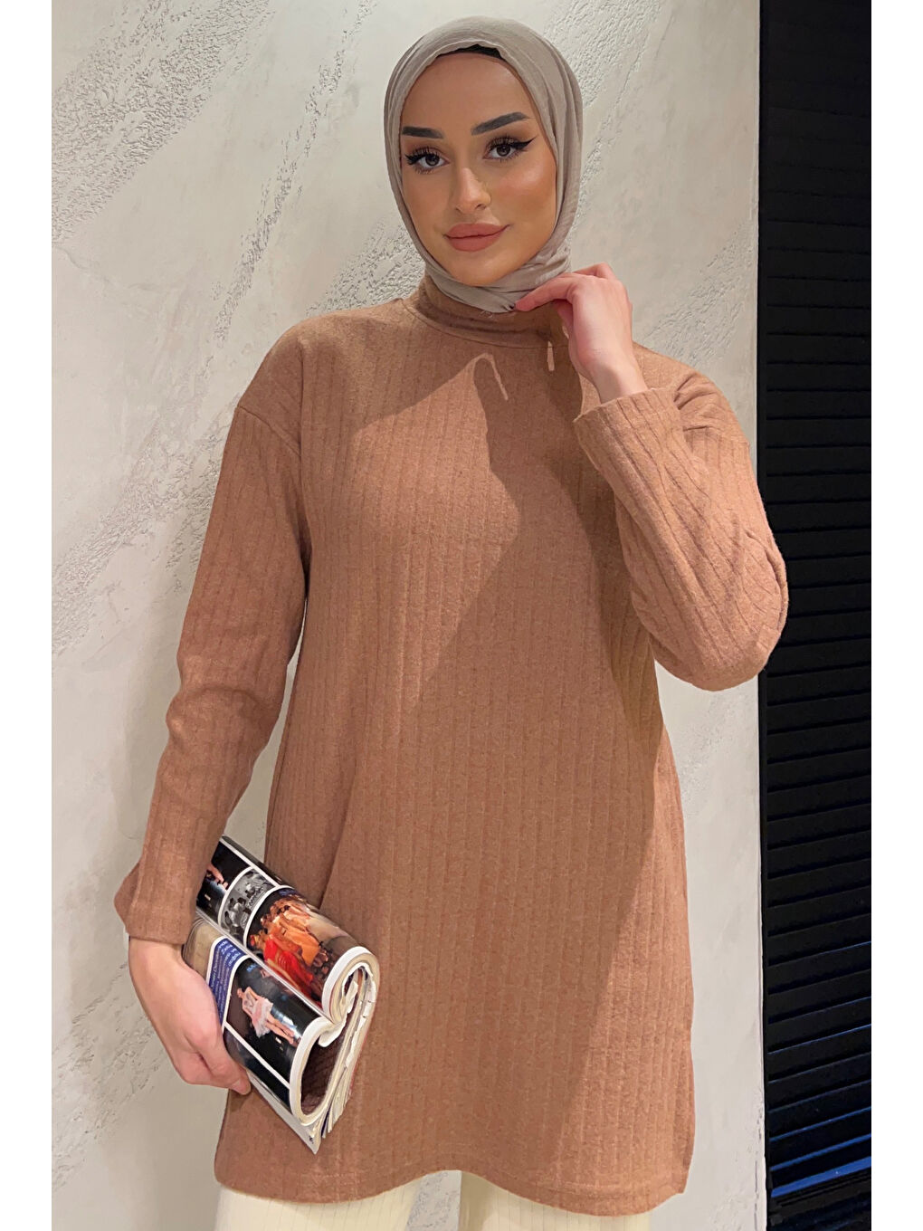 Kahverengi Yarım Balıkçı Yaka Yırtmaçlı Tesettür Tunik-2