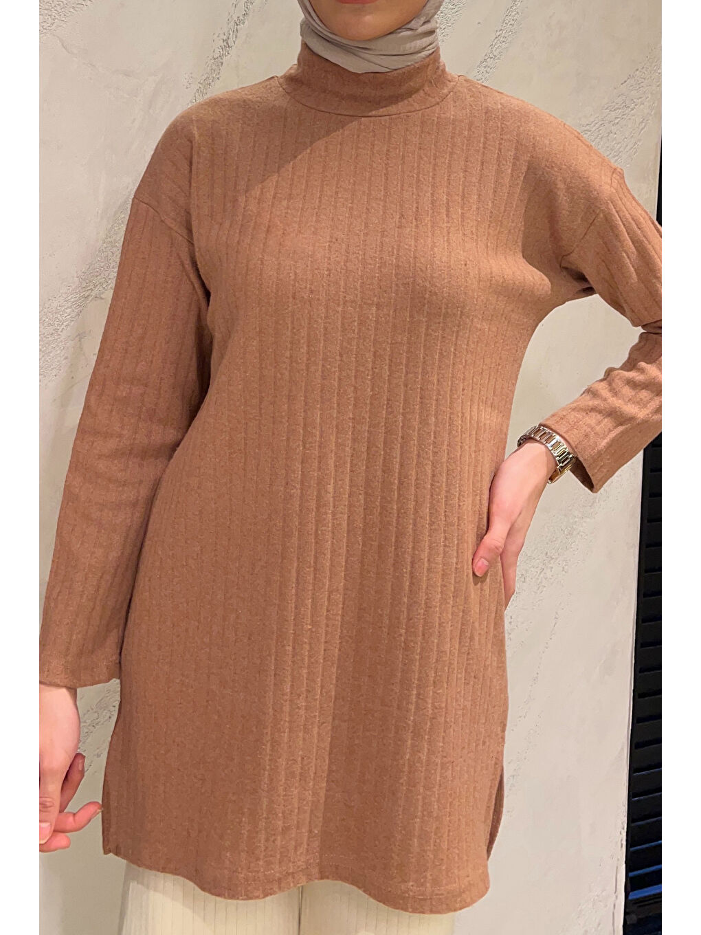 Kahverengi Yarım Balıkçı Yaka Yırtmaçlı Tesettür Tunik-5