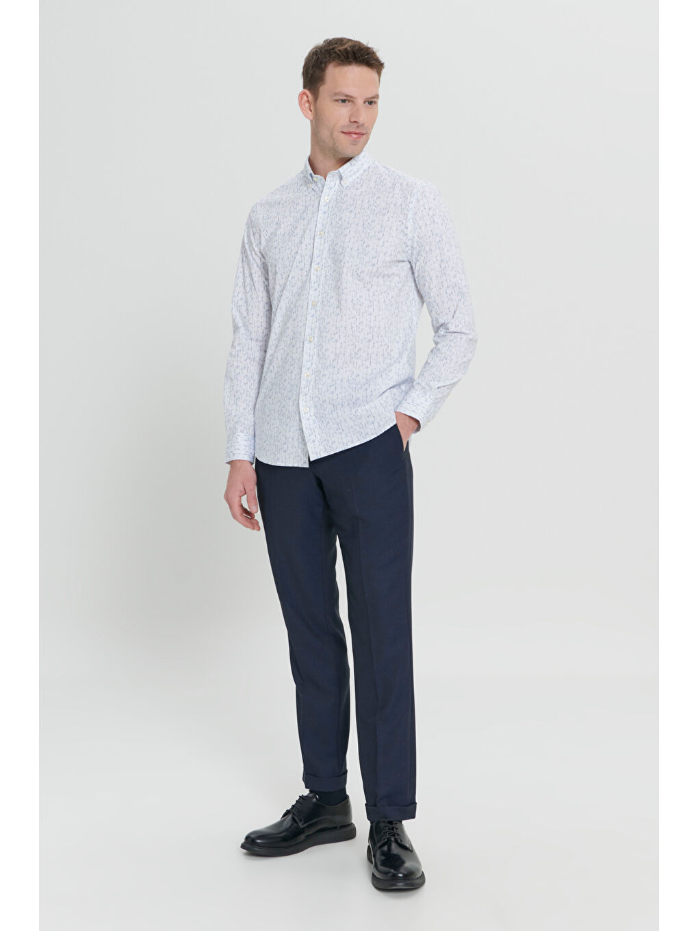 Erkek Beyaz-Lacivert Slim Fit Dar Kesim Klasik Yaka Pamuklu Armürlü Gömlek-1