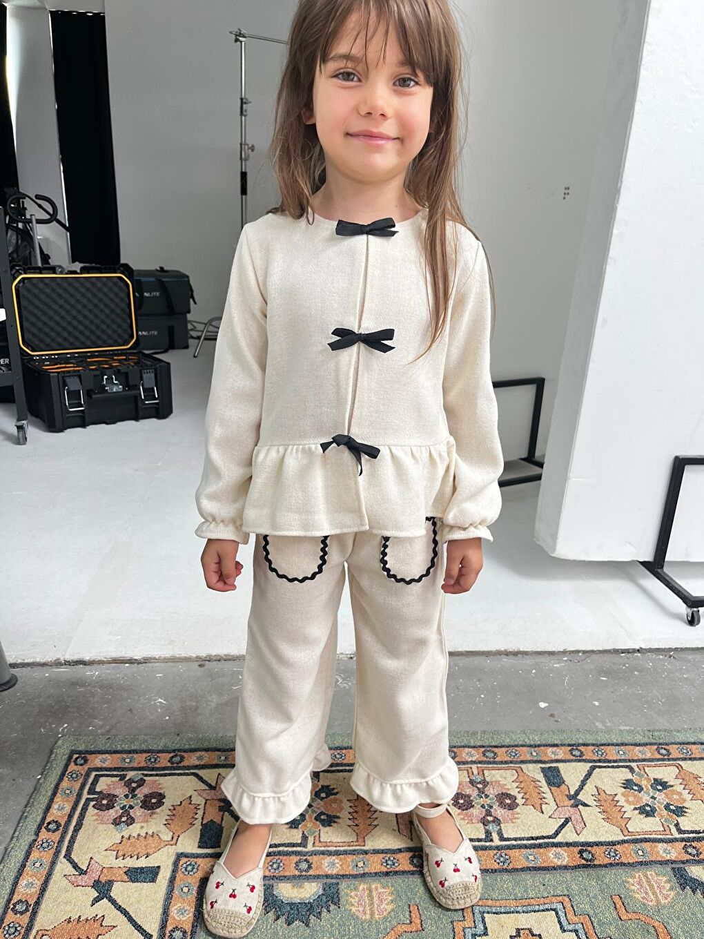 Ekru Kız Çocuk Pamuklu Krem Fiyonk Detaylı Takım – Rahat Ve Zarif Tasarım-3