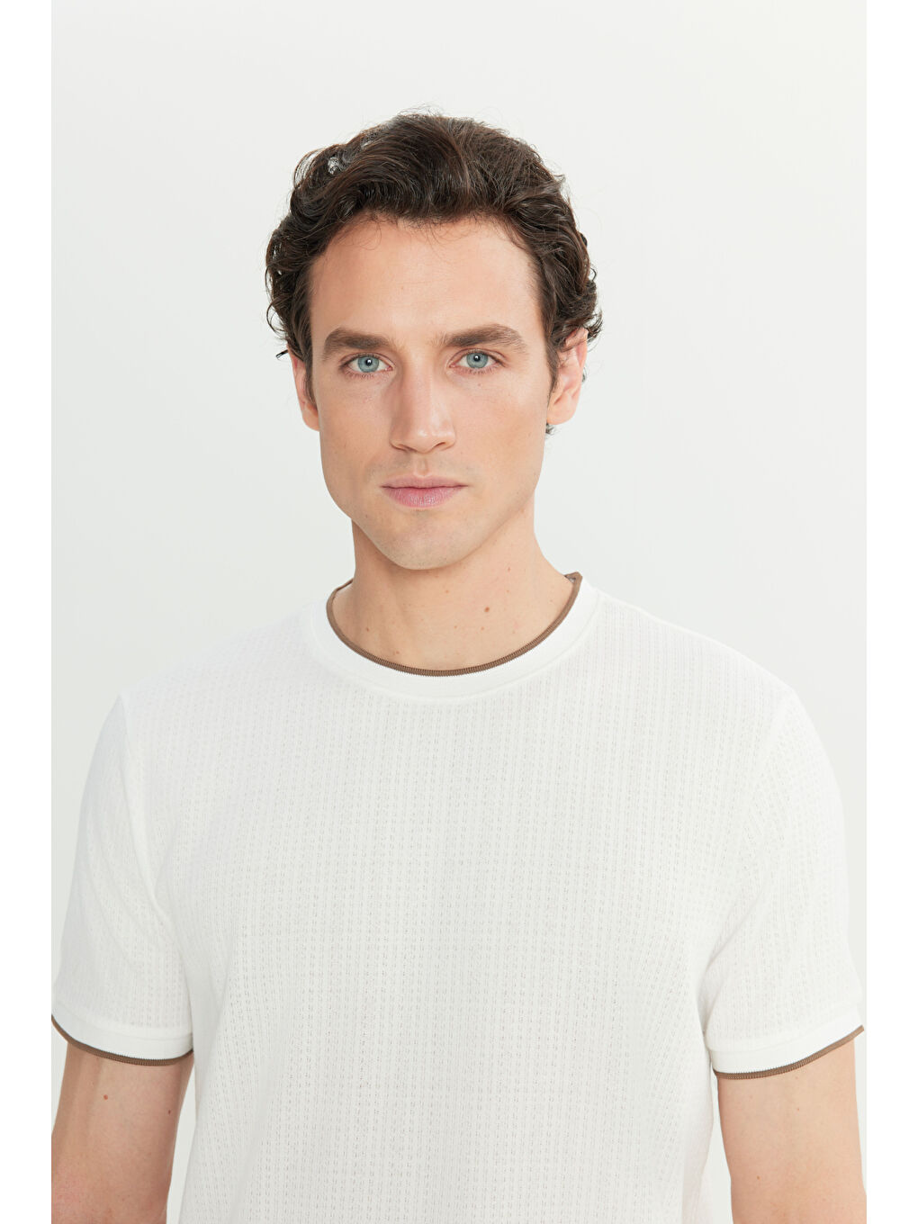 Erkek Ekru Pamuklu Slim Fit Dar Kesim Polo Yaka Jakarlı Esnek Tişört-3